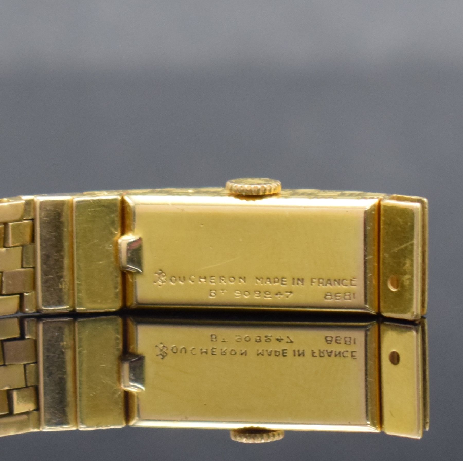 Detail e: BOUCHERON feine Damenarmbanduhr in GG 750/000, Frankreich/Schweiz um 1960, Handaufzug, Schachbrettartig strukturiertes hochwertiges Gliederband und ...