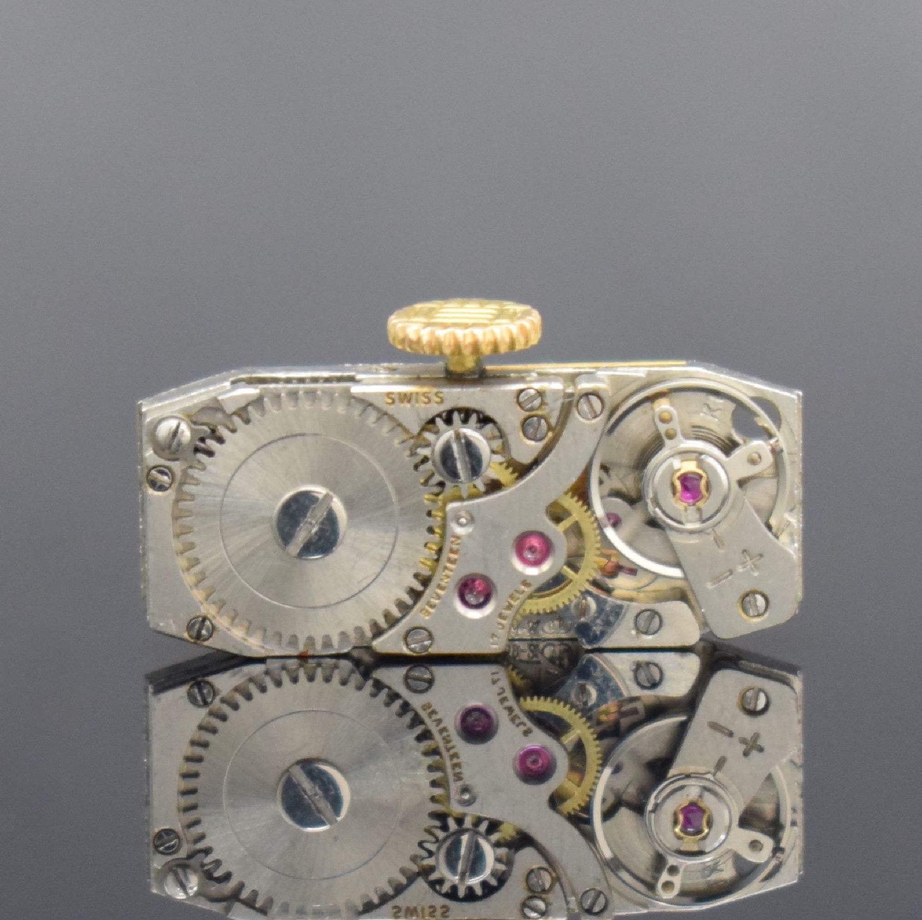 Detail f: BOUCHERON feine Damenarmbanduhr in GG 750/000, Frankreich/Schweiz um 1960, Handaufzug, Schachbrettartig strukturiertes hochwertiges Gliederband und ...