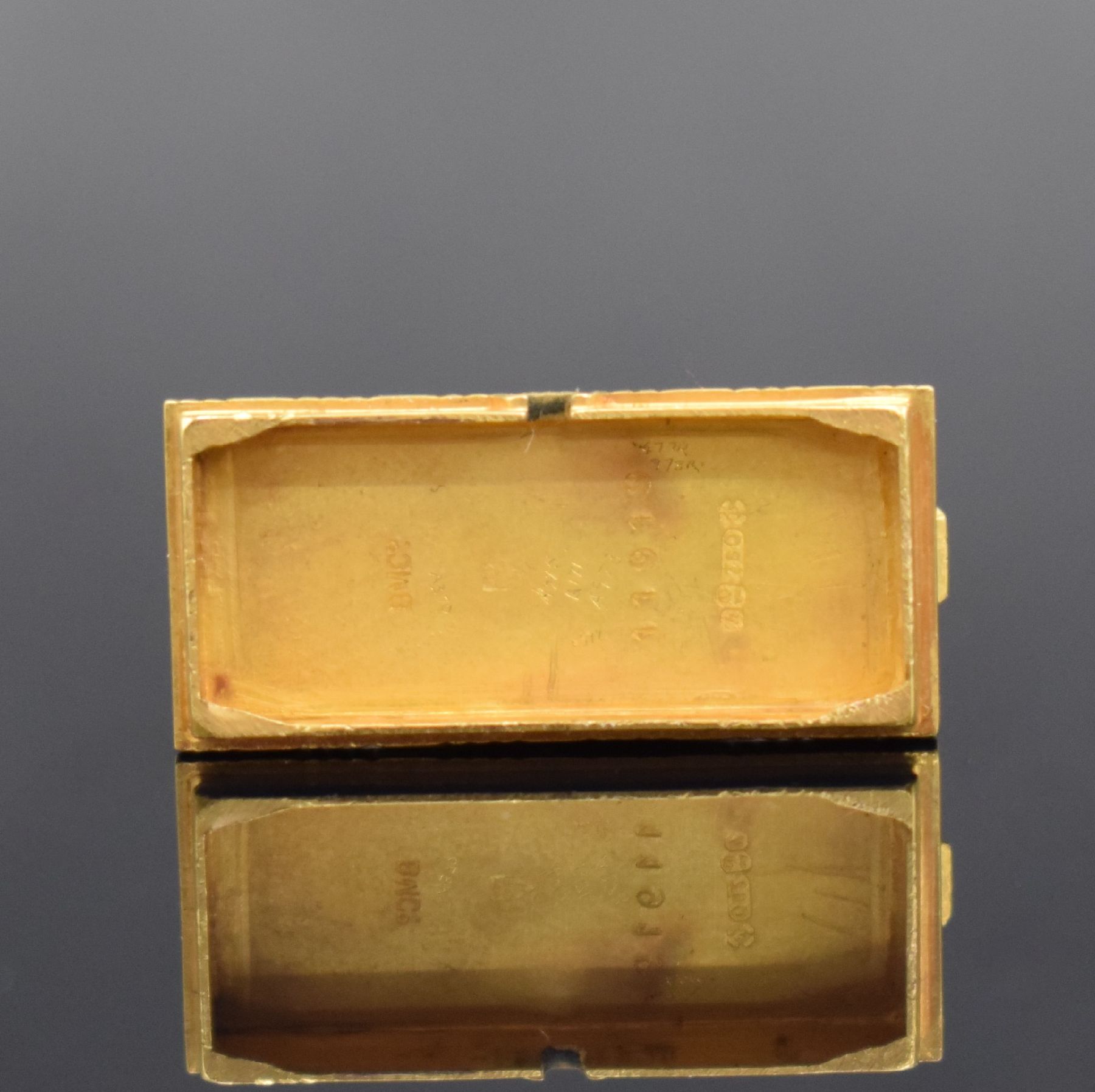 Detail g: BOUCHERON feine Damenarmbanduhr in GG 750/000, Frankreich/Schweiz um 1960, Handaufzug, Schachbrettartig strukturiertes hochwertiges Gliederband und ...