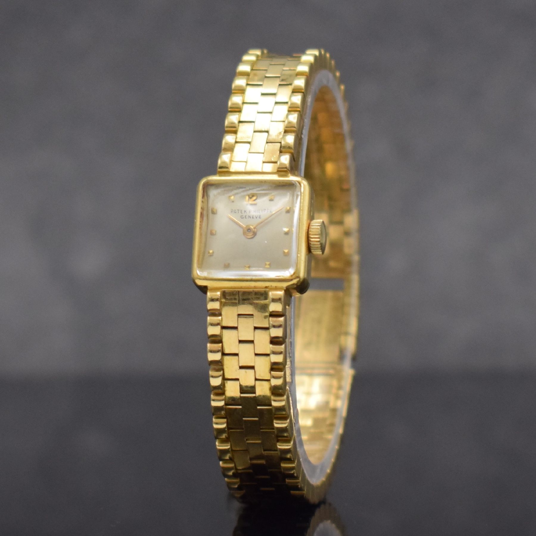 Detail b: PATEK PHILIPPE feine Damenarmbanduhr in GG 750/000, Schweiz um 1950, Handaufzug, gedr. quadratisches Geh., anges. PPC & Gay Freres sign. Band, silb. ...