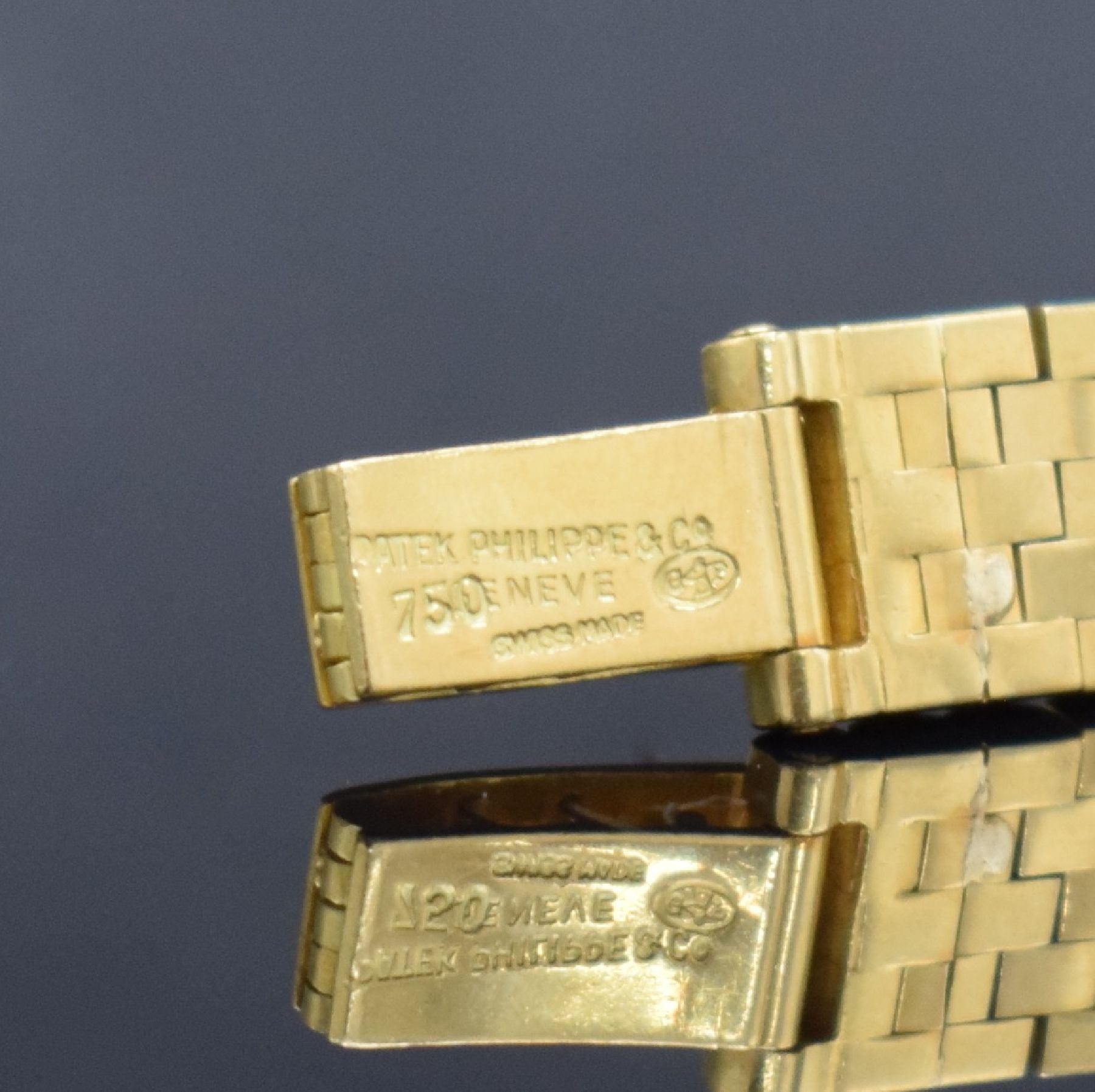Detail d: PATEK PHILIPPE feine Damenarmbanduhr in GG 750/000, Schweiz um 1950, Handaufzug, gedr. quadratisches Geh., anges. PPC & Gay Freres sign. Band, silb. ...