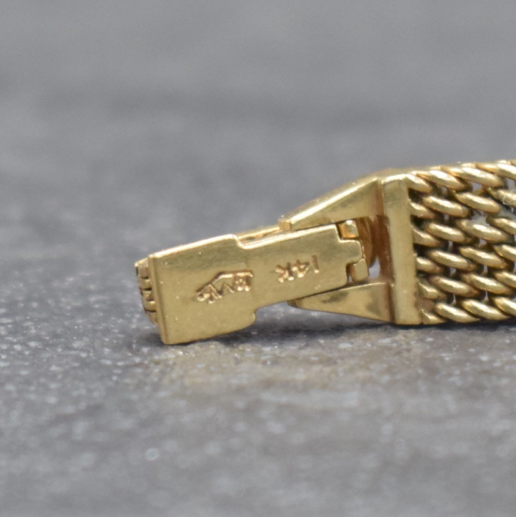 Detail d: MOVADO Diamantbesetzte Damenarmbanduhr in GG 585/000, Schweiz/USA um 1960, Handaufzug, gedr. Geh., anges. Milanaiseband, orig. Krone, silb. Zifferbl. ...