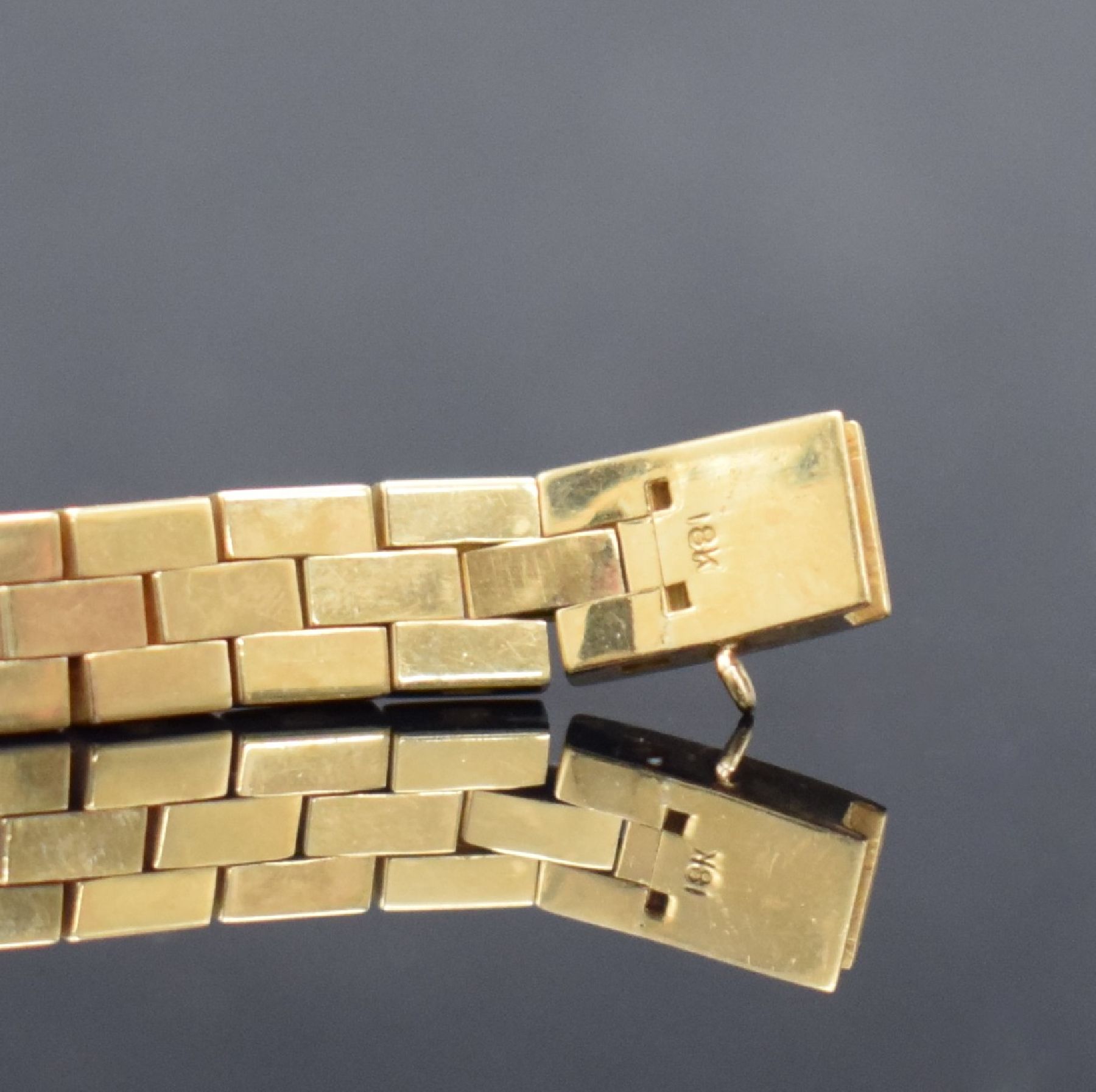 Detail b: LeCOULTRE Duo-Plan Damenarmbanduhr in GG 750/000, Schweiz um 1945, Handaufzug, 2-fach verschr. Baguette-Geh., integr. 3-reihiges Backsteinband, ...