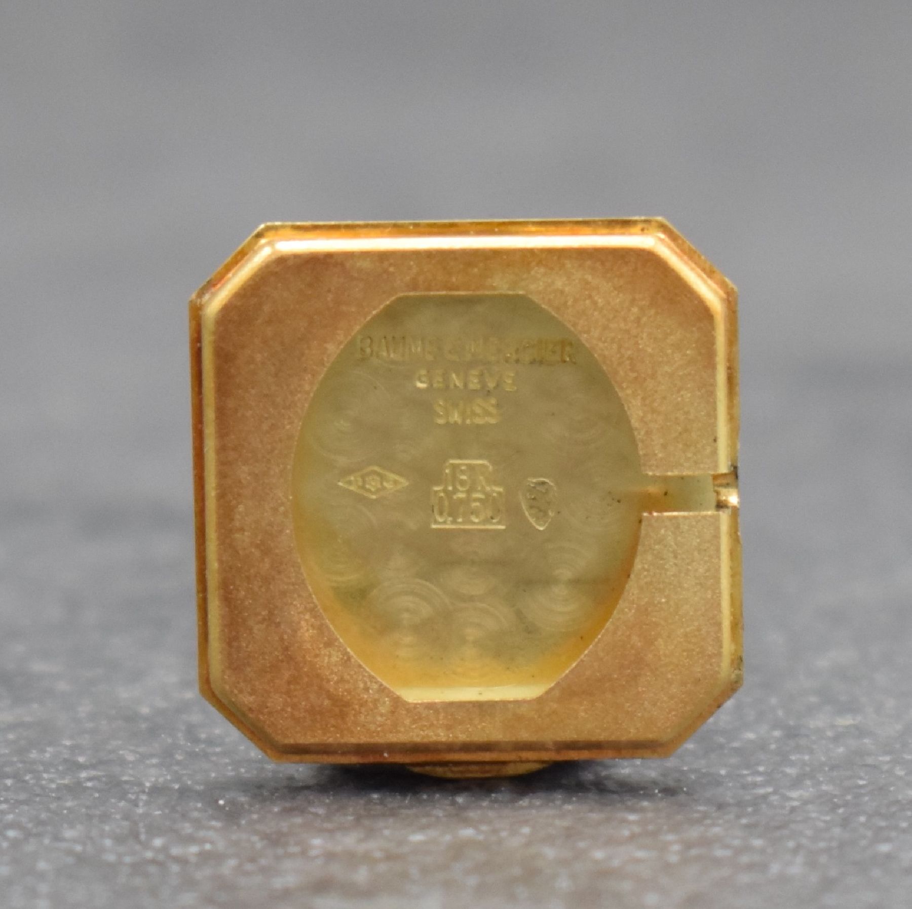 Detail h: BAUME & MERCIER Damenarmbanduhr in GG 750/000, Schweiz um 1985, Handaufzug, 8-eckiges Geh., Boden aufgedr., anges. Flechtband, grünes Chinalack ...