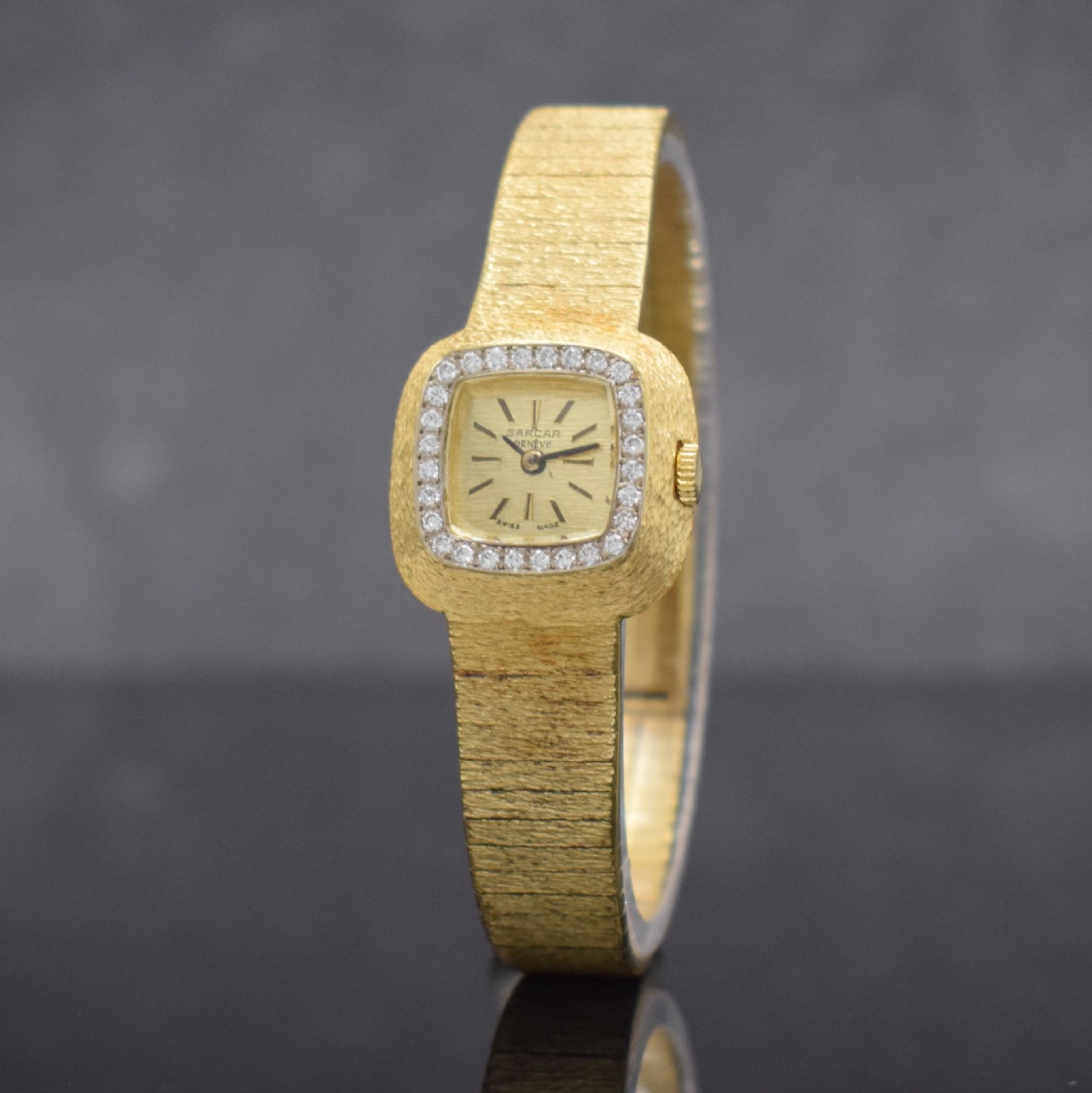 Detail b: SARCAR ausgefallene Diamantbesetzte Damenarmbanduhr in GG 750/000, Schweiz um 1975, Handaufzug, graniertes Geh. & Band, Boden aufgedr., gold. ...