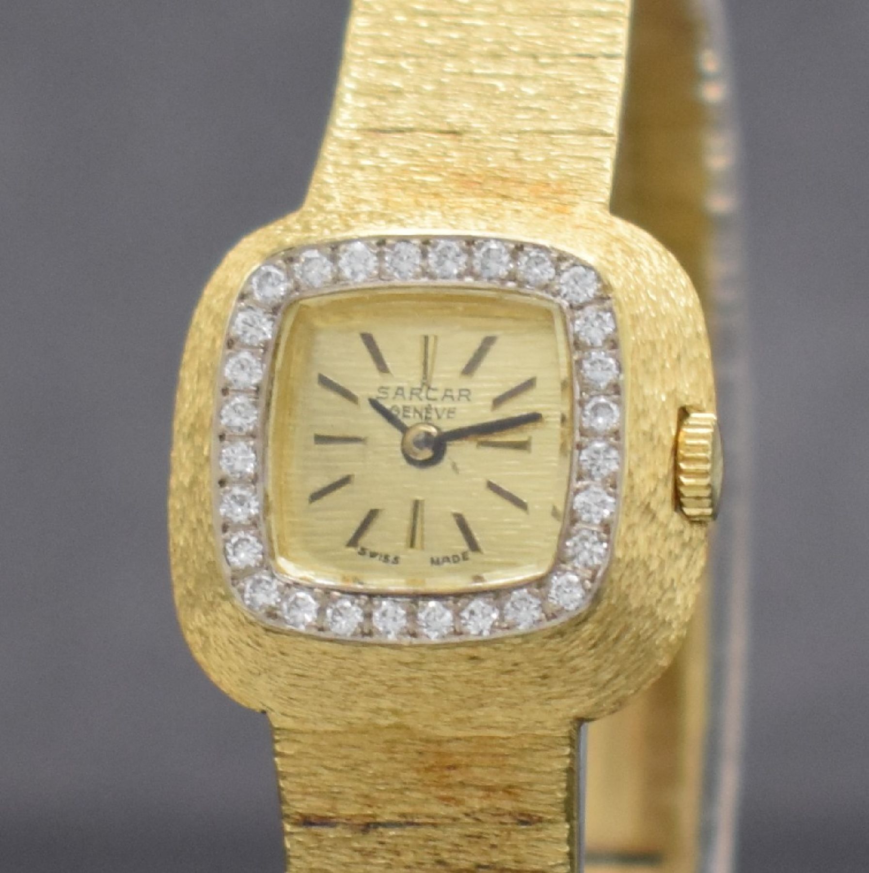 Detail c: SARCAR ausgefallene Diamantbesetzte Damenarmbanduhr in GG 750/000, Schweiz um 1975, Handaufzug, graniertes Geh. & Band, Boden aufgedr., gold. ...