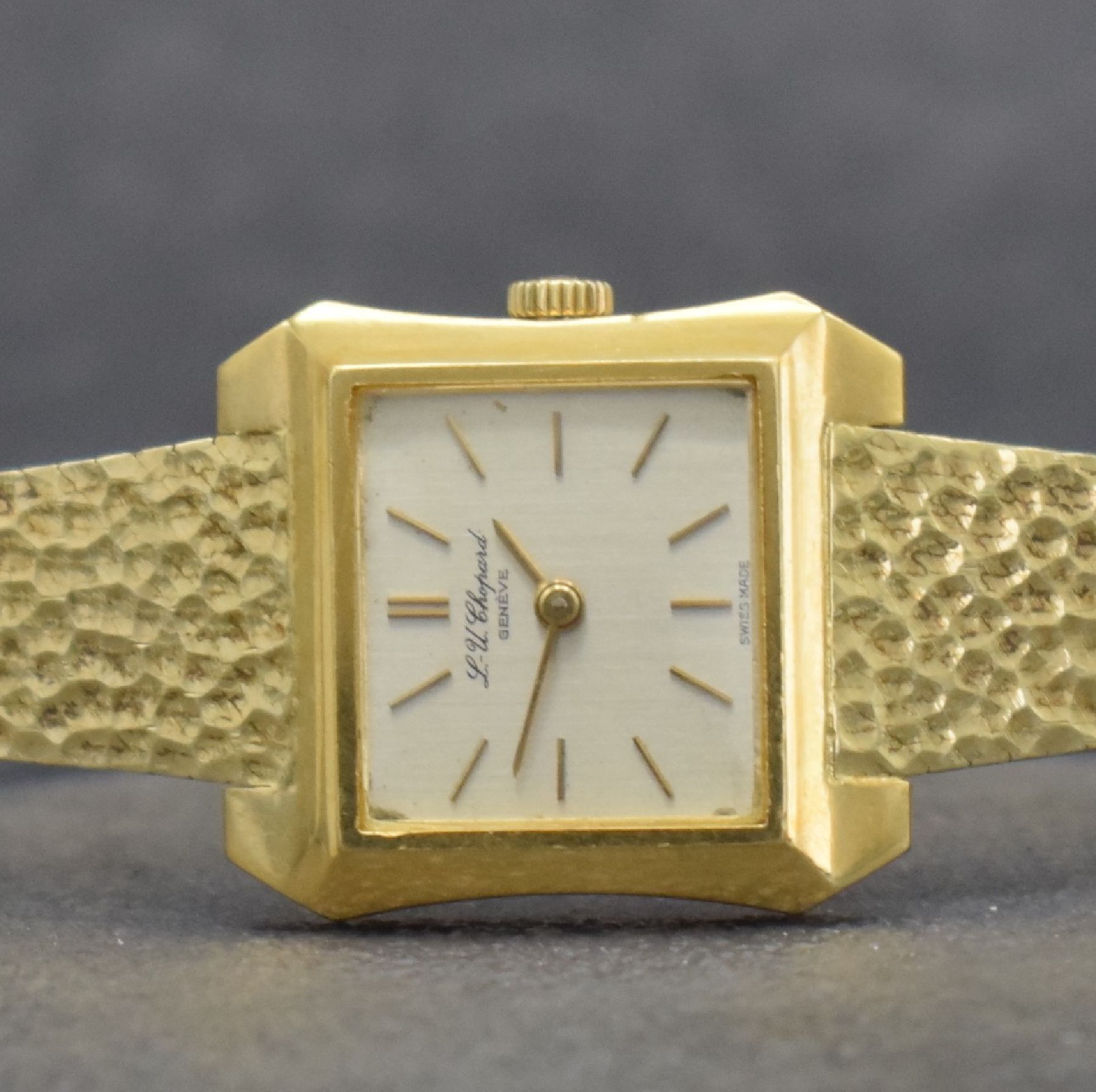 Detail a: CHOPARD Damenarmbanduhr in GG 750/000 mit neutralem Band in GG 585/000, Schweiz um 1960, Handaufzug, quadratisches Geh. m. aufgedr. Boden, fixiertes ...