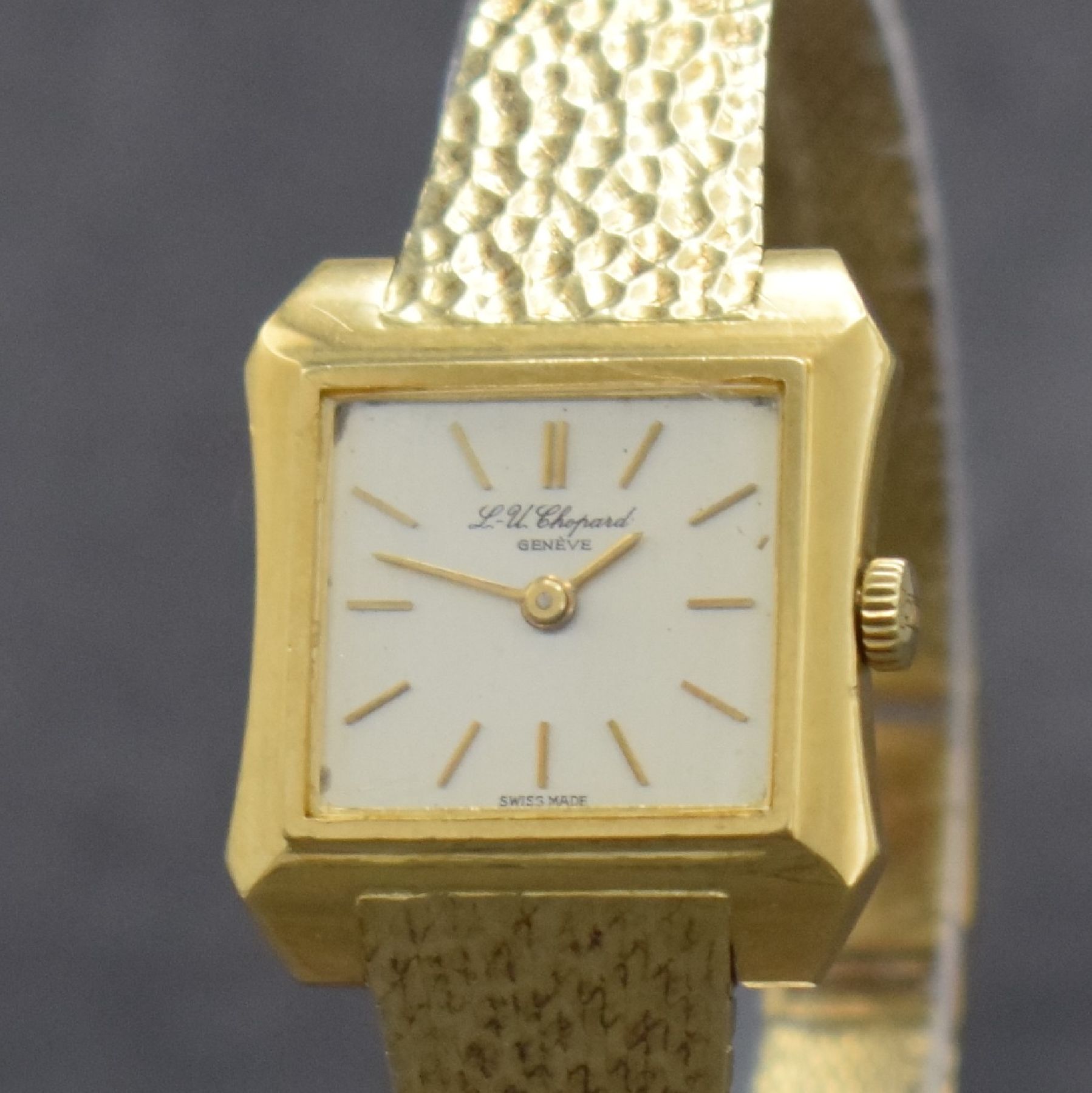 Detail c: CHOPARD Damenarmbanduhr in GG 750/000 mit neutralem Band in GG 585/000, Schweiz um 1960, Handaufzug, quadratisches Geh. m. aufgedr. Boden, fixiertes ...