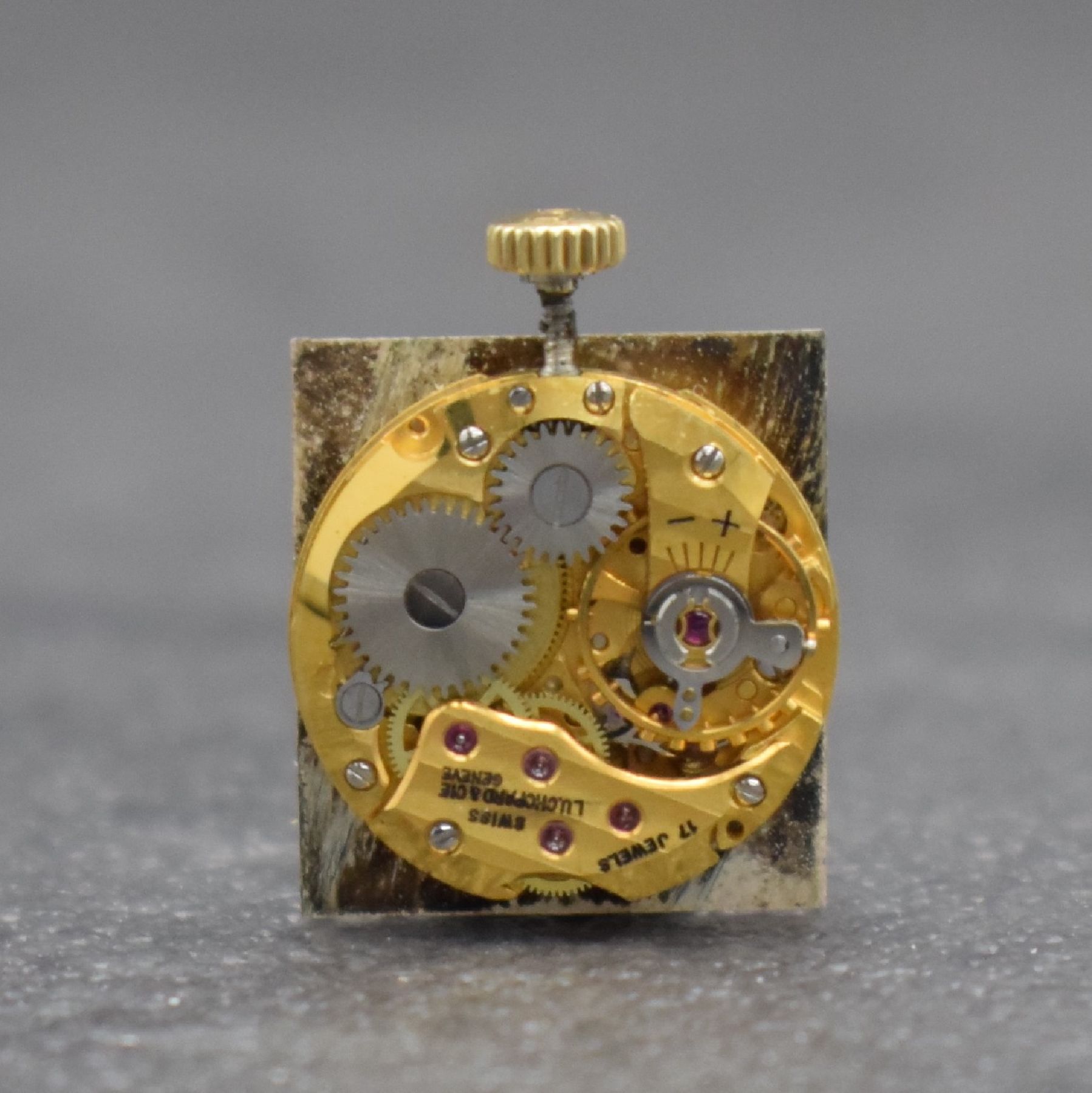Detail f: CHOPARD Damenarmbanduhr in GG 750/000 mit neutralem Band in GG 585/000, Schweiz um 1960, Handaufzug, quadratisches Geh. m. aufgedr. Boden, fixiertes ...
