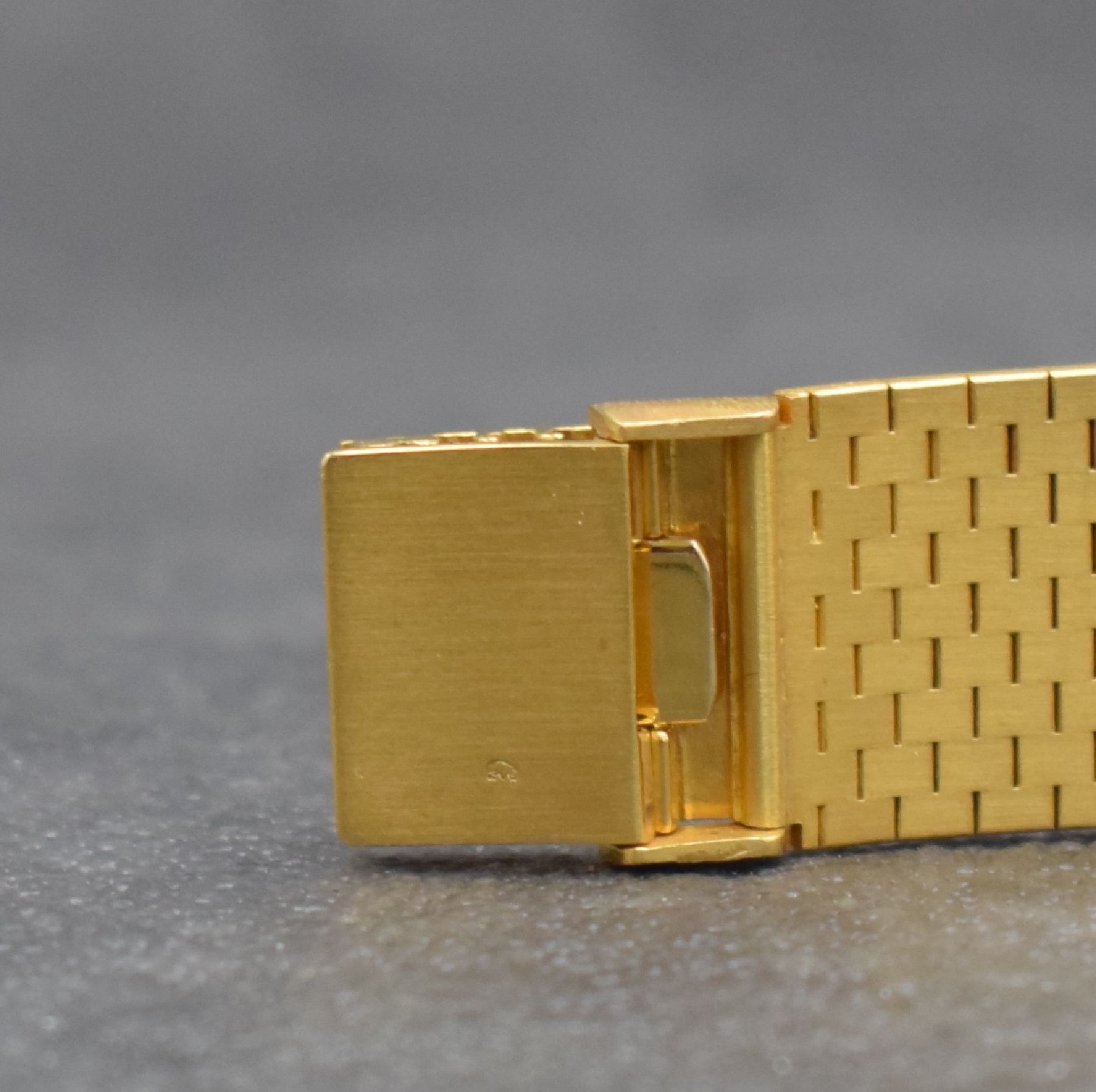 Detail f: IWC feine Damenarmbanduhr in GG 750/000 Referenz 6008, Handaufzug, Schweiz um 1973, 2-teil. Geh., Boden aufgedr., gold. Zifferbl. m. aufgel. Indizes, ...