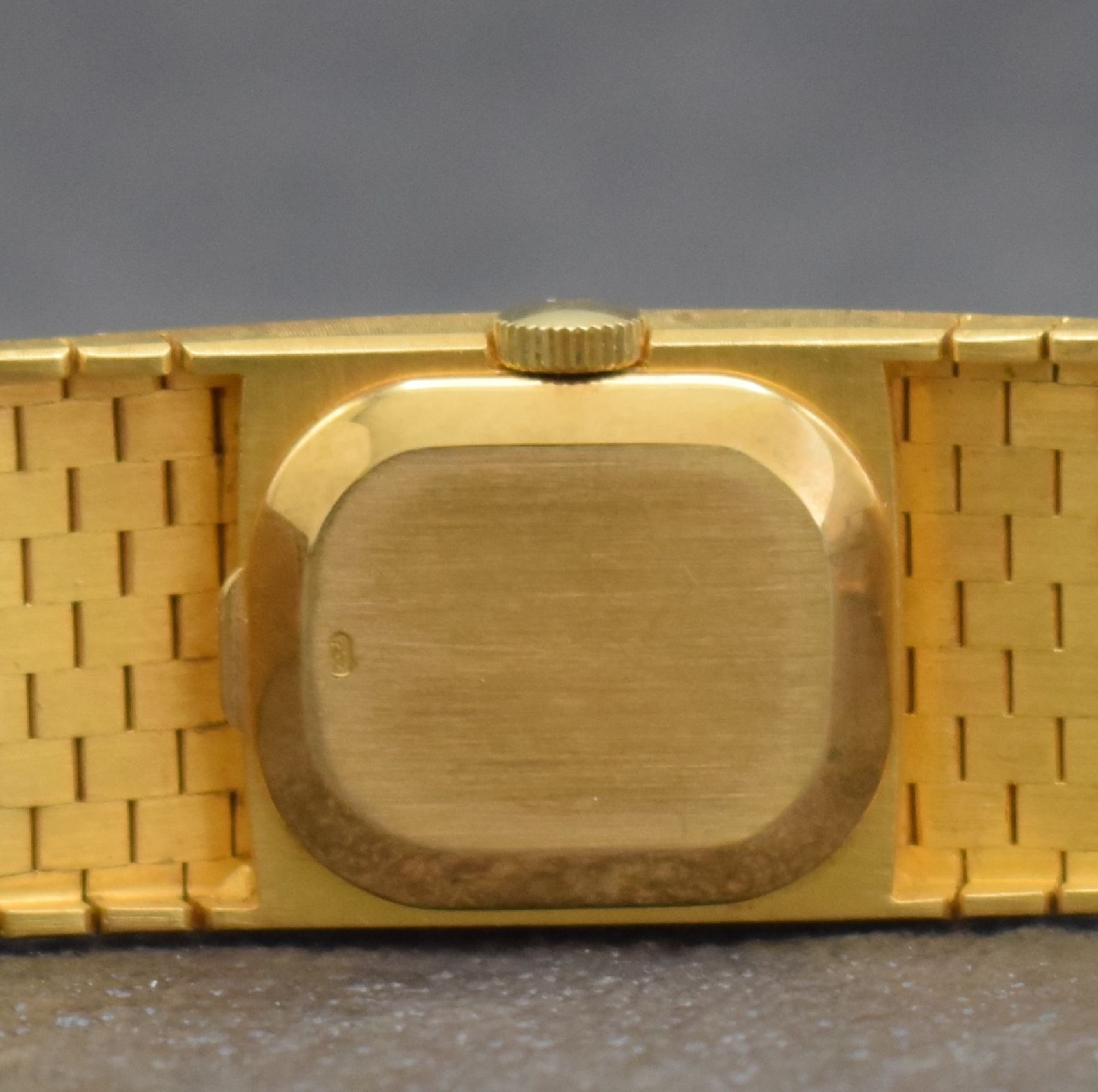 Detail g: IWC feine Damenarmbanduhr in GG 750/000 Referenz 6008, Handaufzug, Schweiz um 1973, 2-teil. Geh., Boden aufgedr., gold. Zifferbl. m. aufgel. Indizes, ...