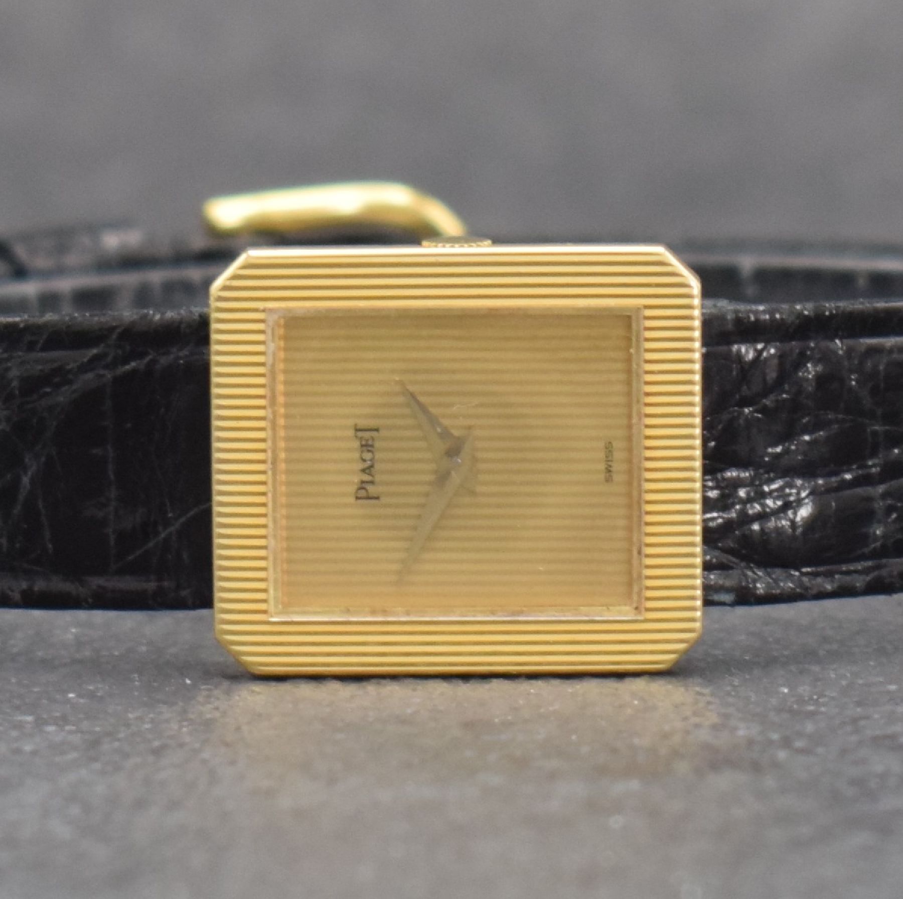 Detail a: PIAGET feine Damenarmbanduhr in GG 750/000, Schweiz um 1990, Handaufzug, rechteck. Geh. Ref. 4154, Boden aufgedr., Front & gold. Zifferbl. ...