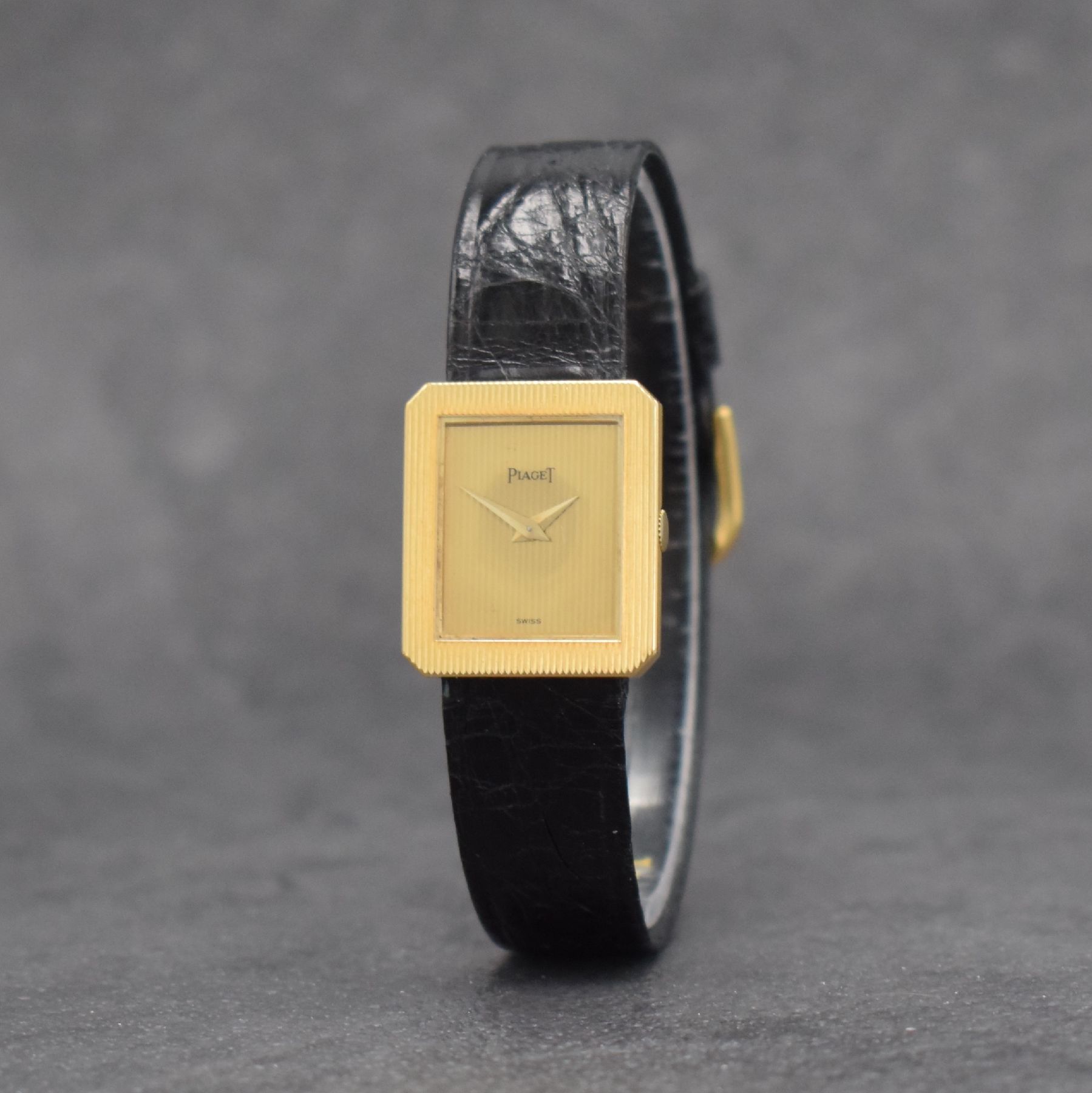 Detail b: PIAGET feine Damenarmbanduhr in GG 750/000, Schweiz um 1990, Handaufzug, rechteck. Geh. Ref. 4154, Boden aufgedr., Front & gold. Zifferbl. ...