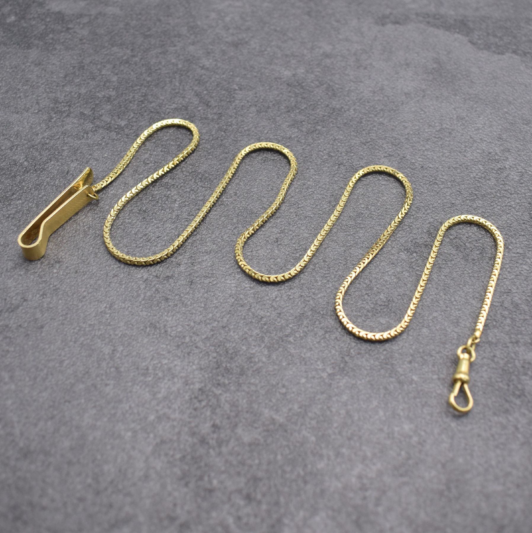 Taschenuhrkette in GG 585/000, Deutschland um 1960, mit Karabiner & Klips, L. ca. 59 cm, Gew. ca. 25g, guter Zustand, aus dem Nachlass eines Sammlers
