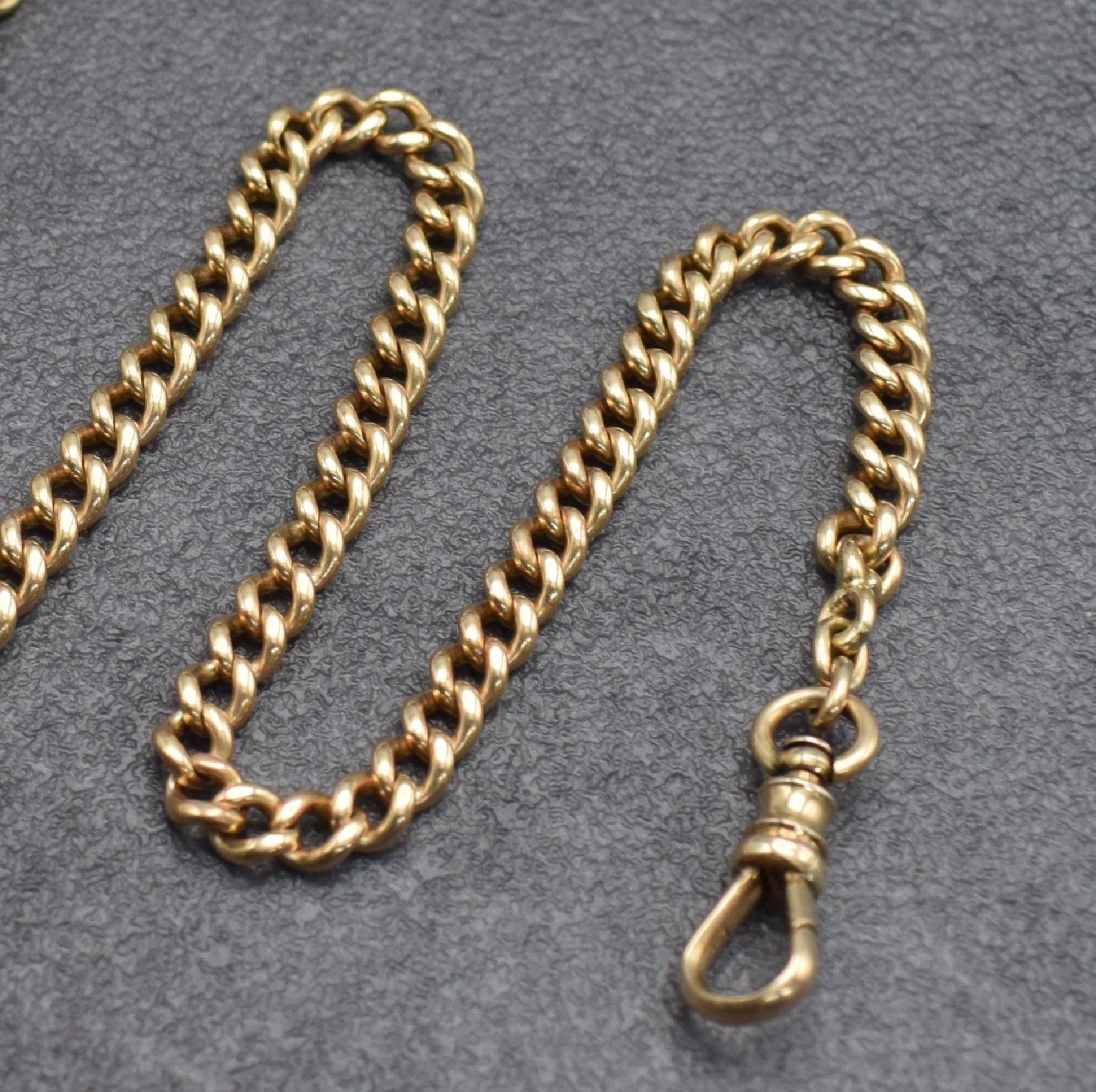 Detail c: Taschenuhrkette in RoseG 585/000, um 1900, mit 2 Karabiner & Knebel, L. ca. 38 cm, Gew. ca. 36g, verwendb., aus dem Nachlass eines Sammlers