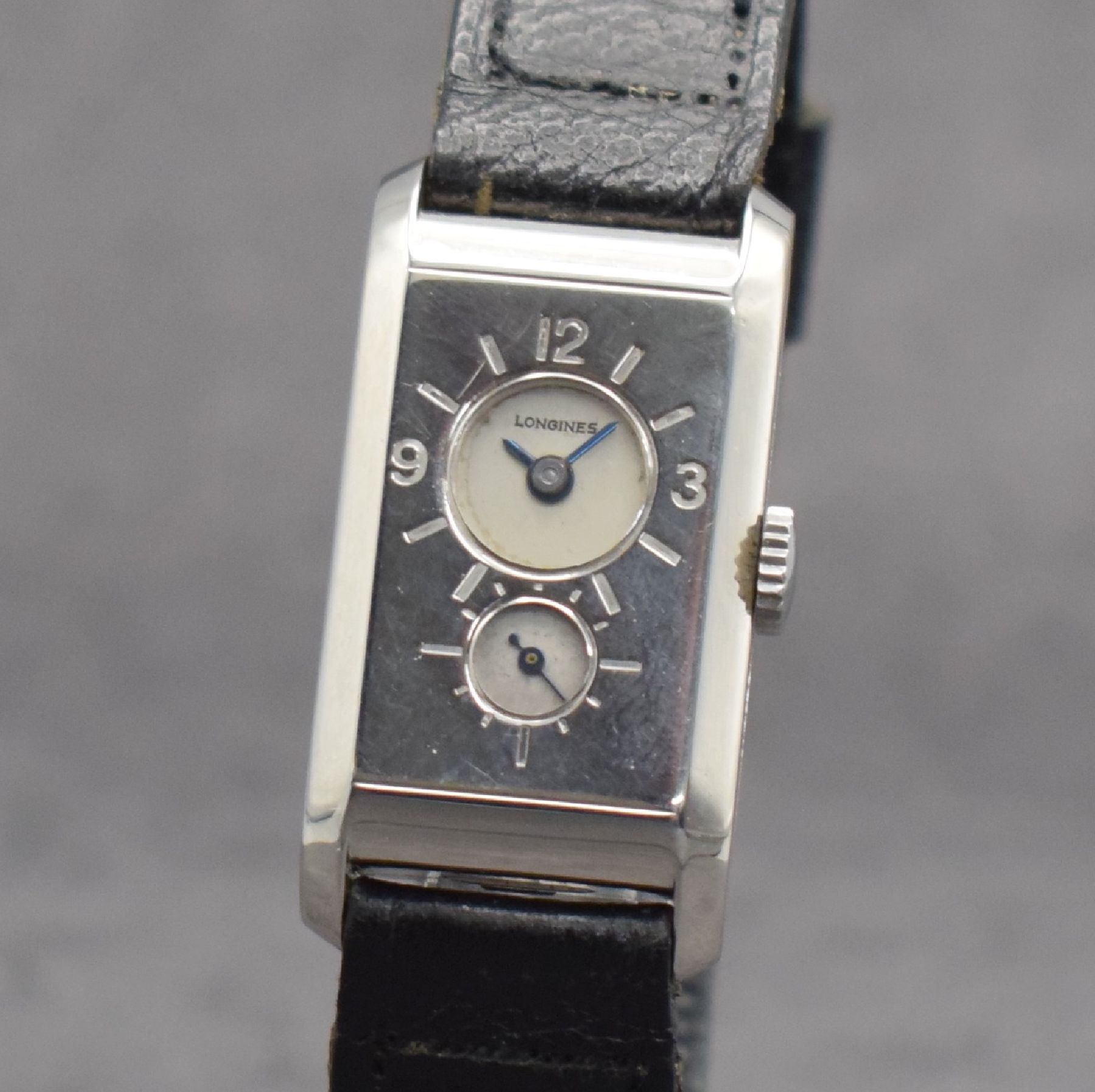 Detail b: LONGINES sog. Doctors Watch Armbanduhr, Schweiz um 1933, Handaufzug, 2-teil. Stahlgeh., Boden aufgedr., Std.-Ind. auf Geh., kl. Sek. b. 6, silb. pat. ...