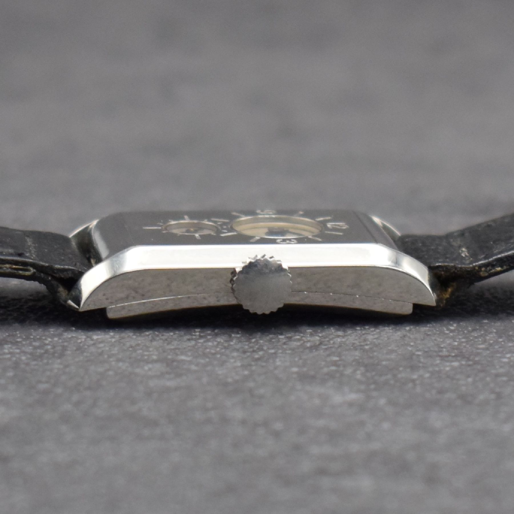 Detail c: LONGINES sog. Doctors Watch Armbanduhr, Schweiz um 1933, Handaufzug, 2-teil. Stahlgeh., Boden aufgedr., Std.-Ind. auf Geh., kl. Sek. b. 6, silb. pat. ...