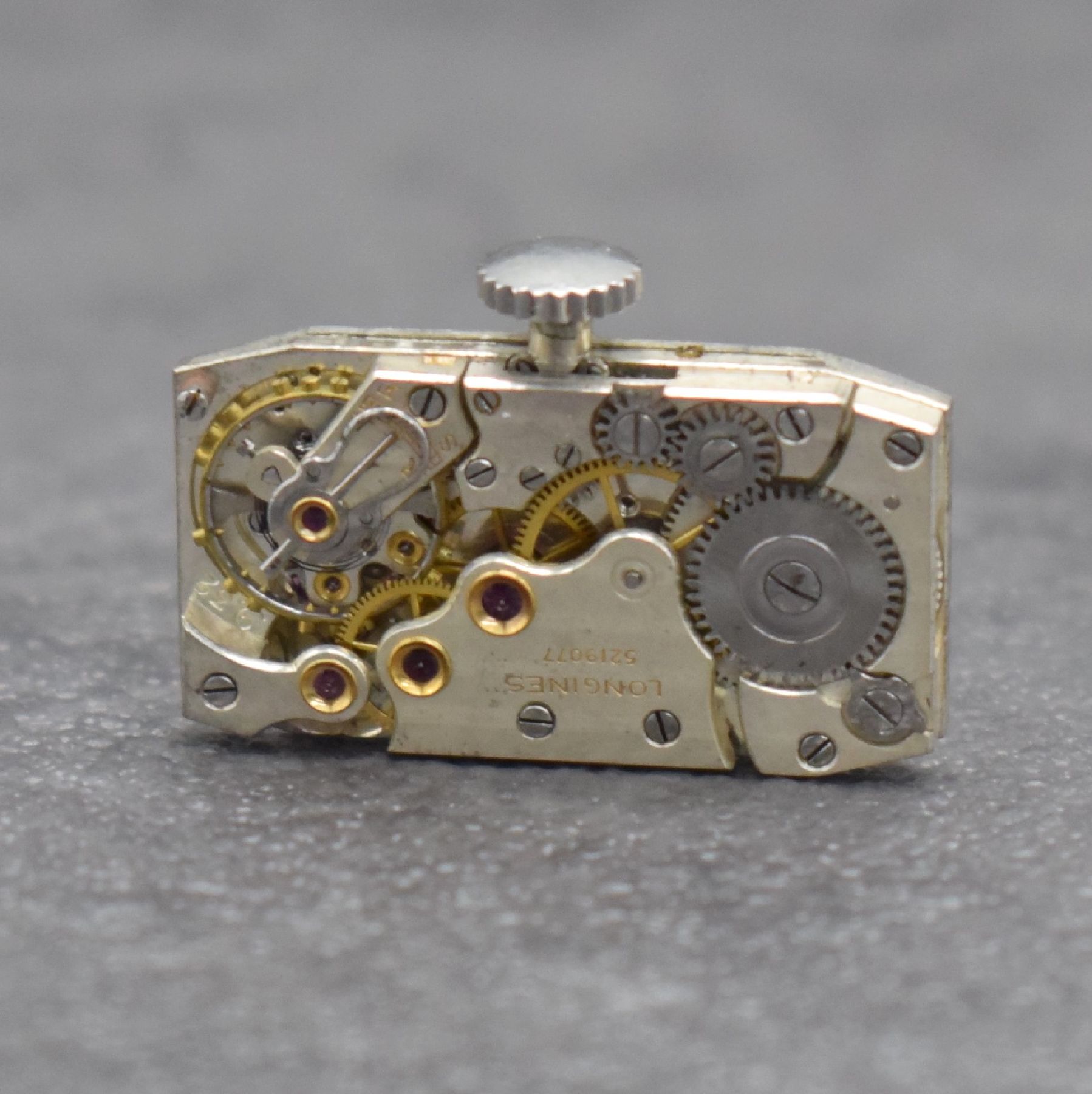 Detail f: LONGINES sog. Doctors Watch Armbanduhr, Schweiz um 1933, Handaufzug, 2-teil. Stahlgeh., Boden aufgedr., Std.-Ind. auf Geh., kl. Sek. b. 6, silb. pat. ...