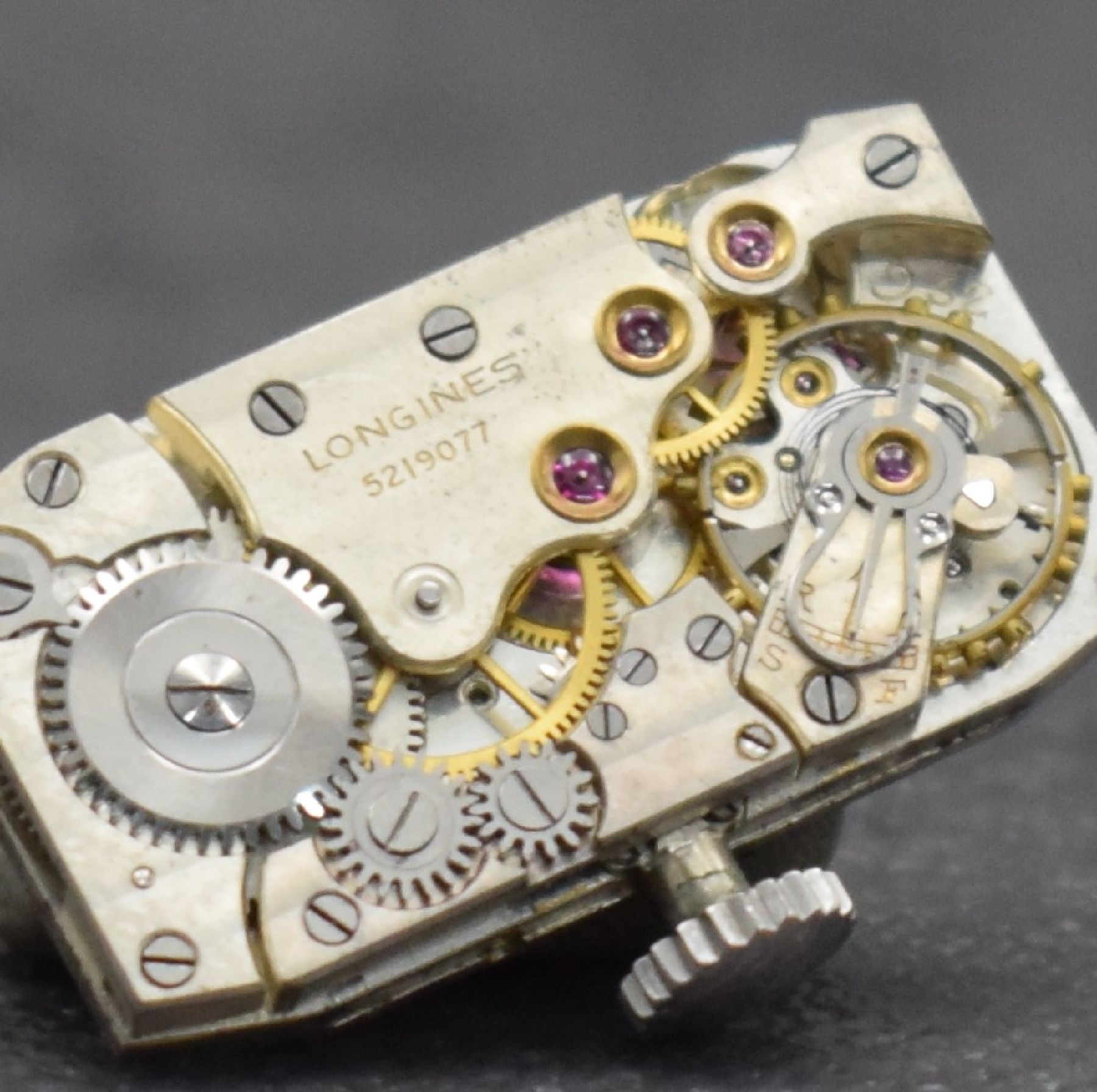 Detail j: LONGINES sog. Doctors Watch Armbanduhr, Schweiz um 1933, Handaufzug, 2-teil. Stahlgeh., Boden aufgedr., Std.-Ind. auf Geh., kl. Sek. b. 6, silb. pat. ...
