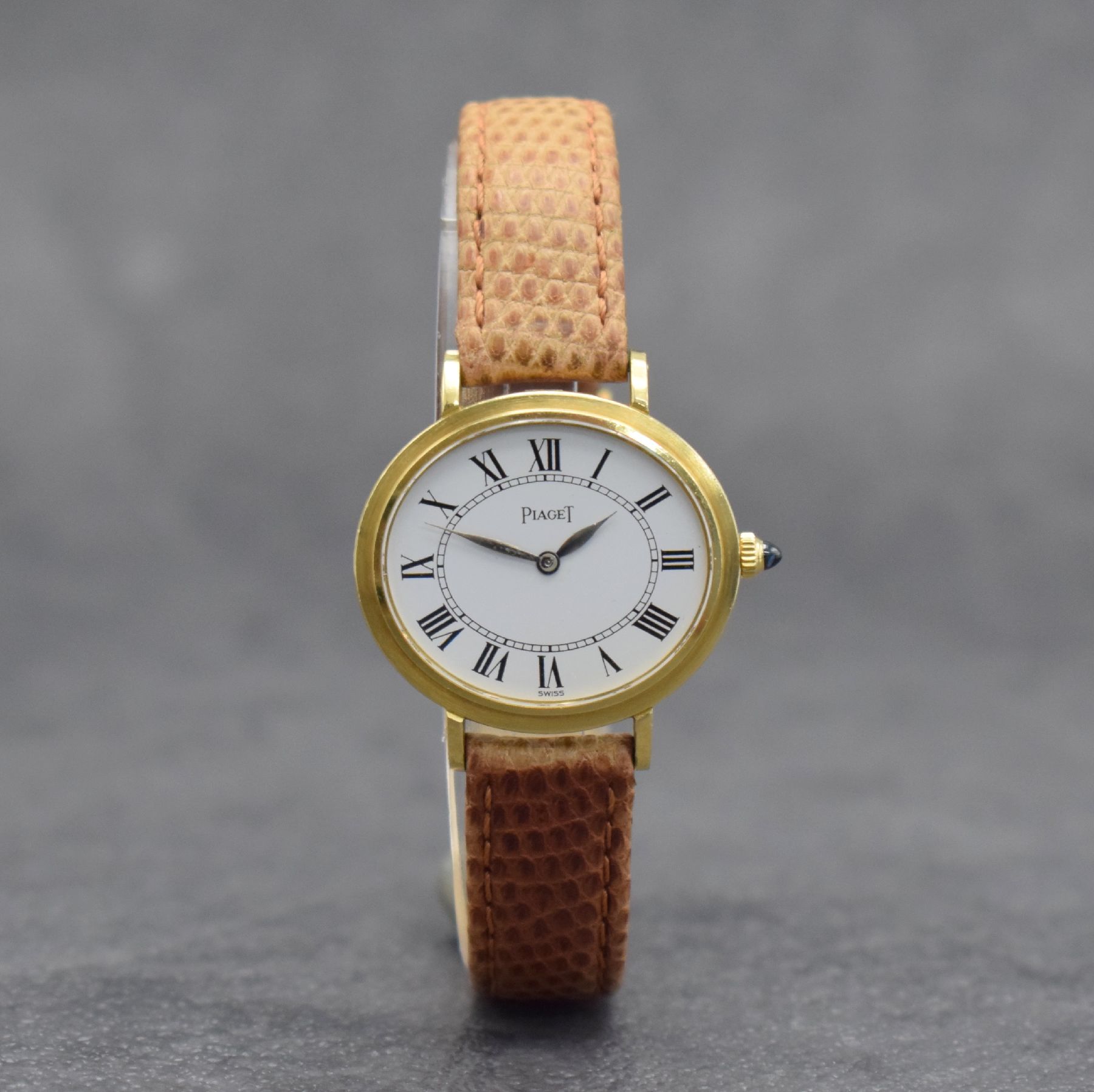 Detail b: PIAGET Damenarmbanduhr in GG 750/000, Schweiz um 1975, Handaufzug, Ref. 9801, 2- teil. Geh., Boden 2-fach verschr., weißes Zifferbl. m. röm. ...