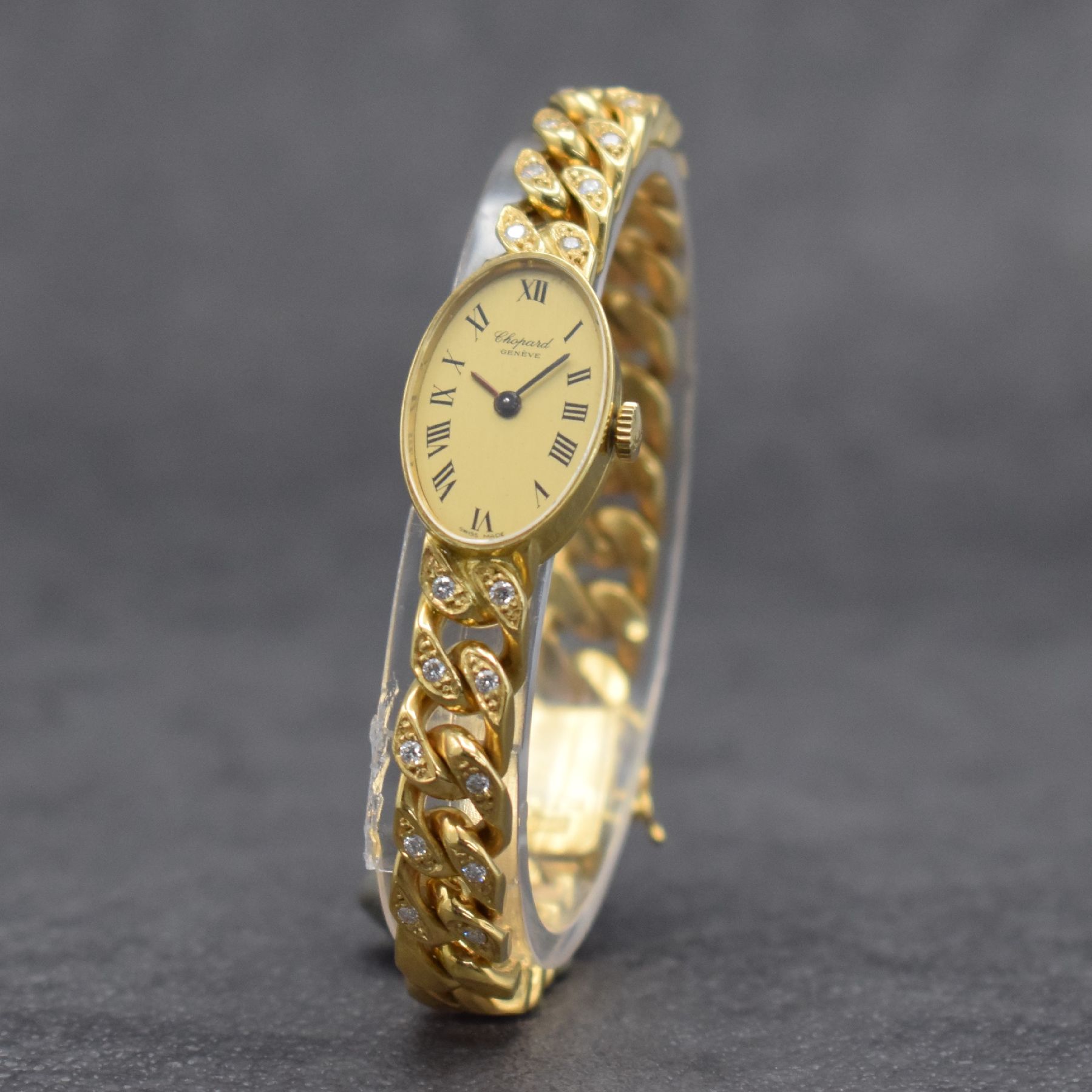 Detail g: CHOPARD Damenarmbanduhr in GG 750/000, Schweiz um 1975, Handaufzug, Ref. 5026, ovales Geh., Boden aufgedr., Ketten-Gliederband in GG 750/000 teils m. ...