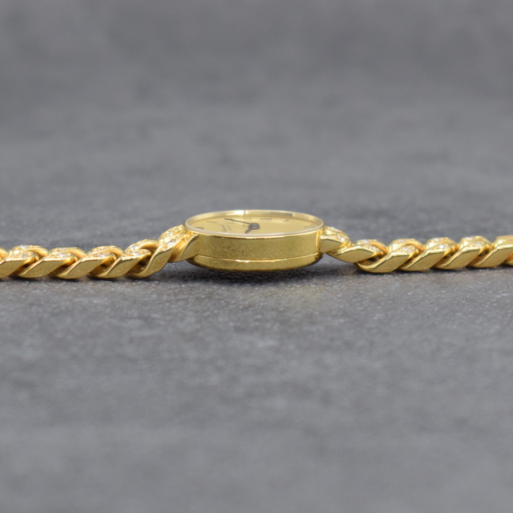 Detail i: CHOPARD Damenarmbanduhr in GG 750/000, Schweiz um 1975, Handaufzug, Ref. 5026, ovales Geh., Boden aufgedr., Ketten-Gliederband in GG 750/000 teils m. ...