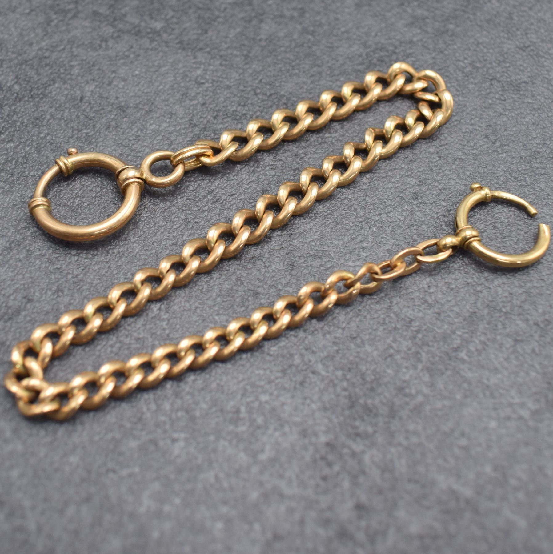 Detail c: Taschenuhrkette in RG 585/000, Deutschland um 1900, m. Federring (1x defekt), L. ca. 30,5 cm, Gew. ca. 34g, aus dem Nachlass eines Sammlers