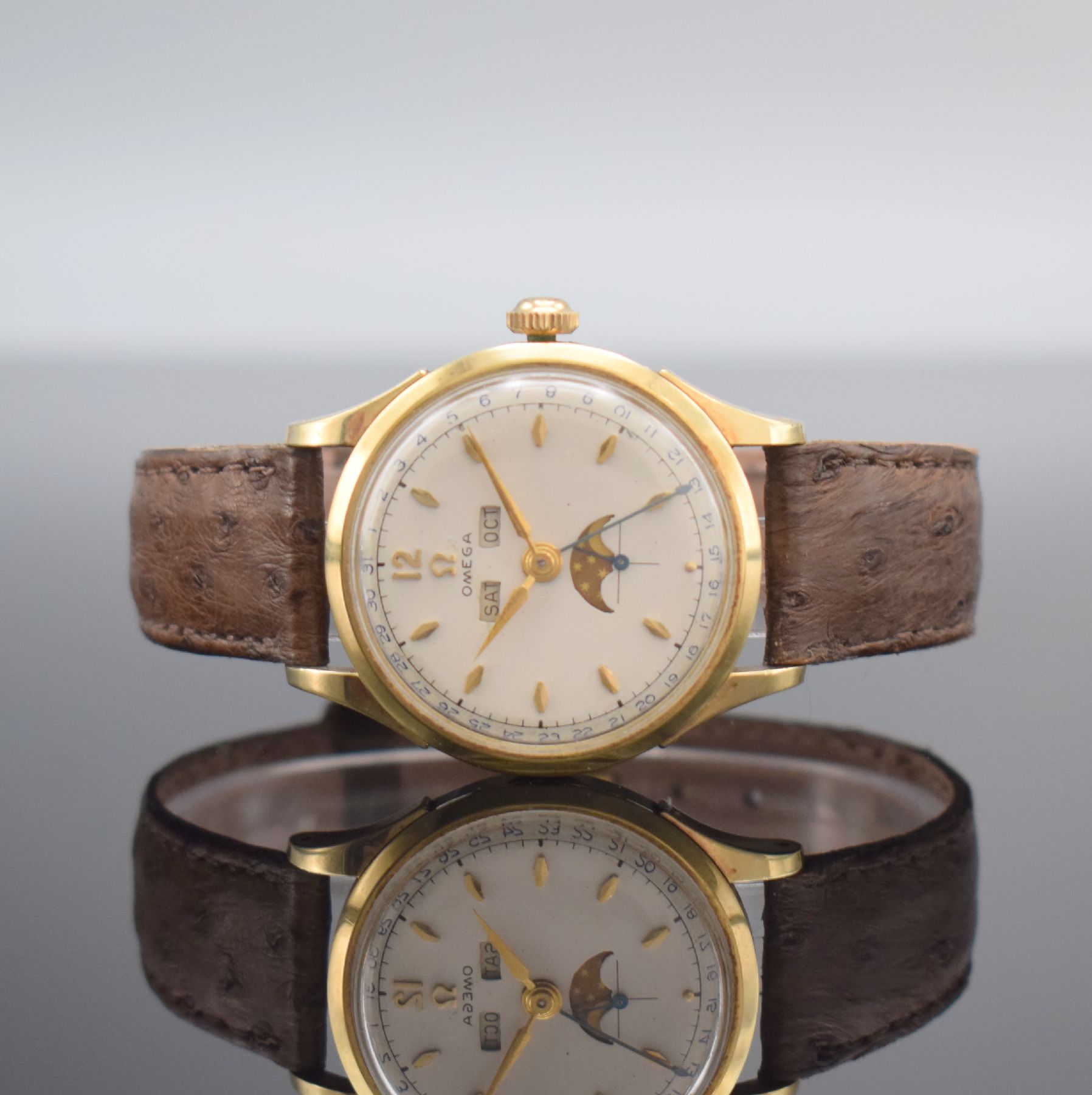 OMEGA Cosmic Herrenarmbanduhr mit Vollkalenderanzeige inklusive Mondphase Referenz 2606-5, Handaufzug, Schweiz um 1951, Edelstahlgeh., starke ...