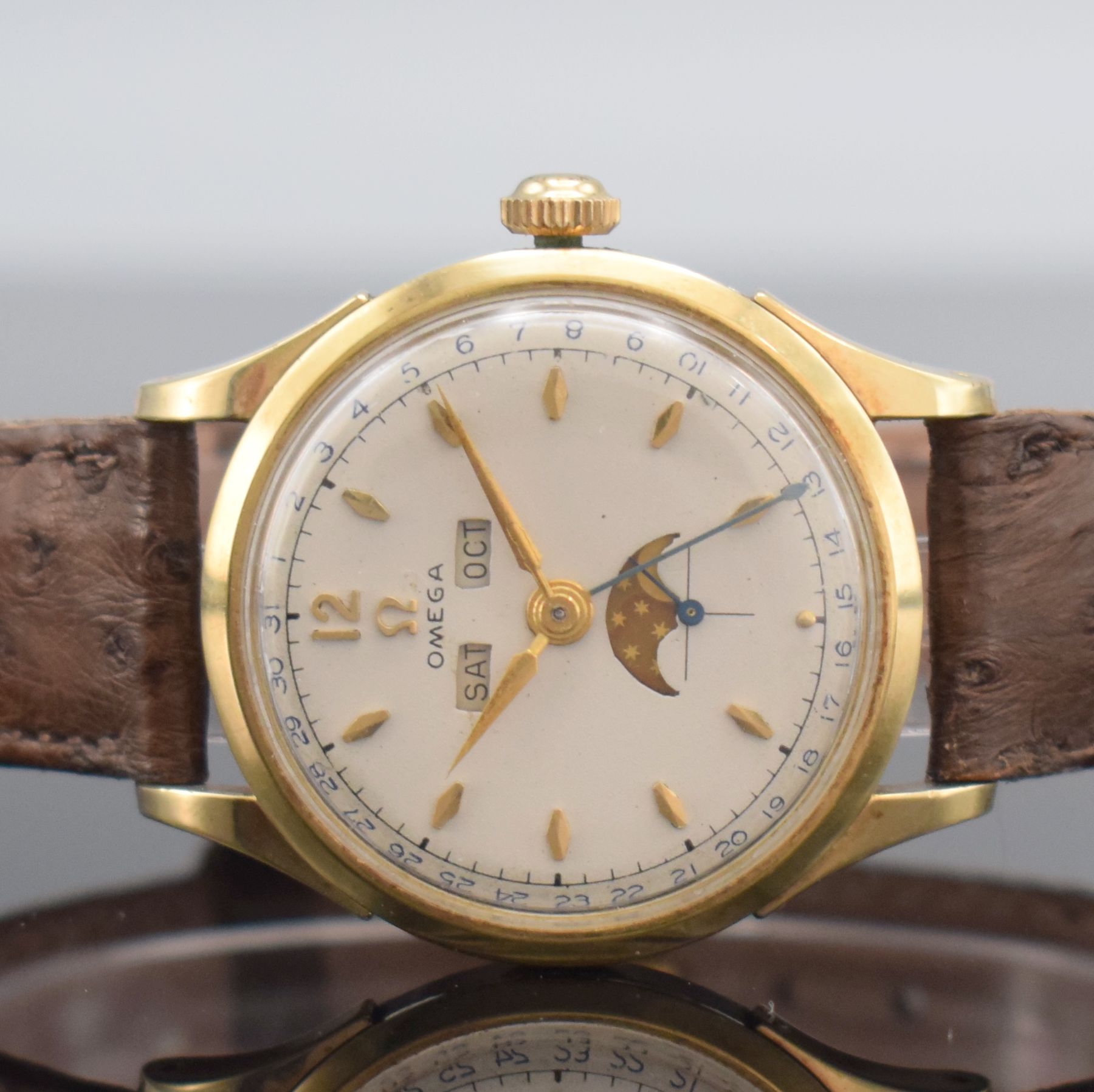 Detail a: OMEGA Cosmic Herrenarmbanduhr mit Vollkalenderanzeige inklusive Mondphase Referenz 2606-5, Handaufzug, Schweiz um 1951, Edelstahlgeh., starke ...