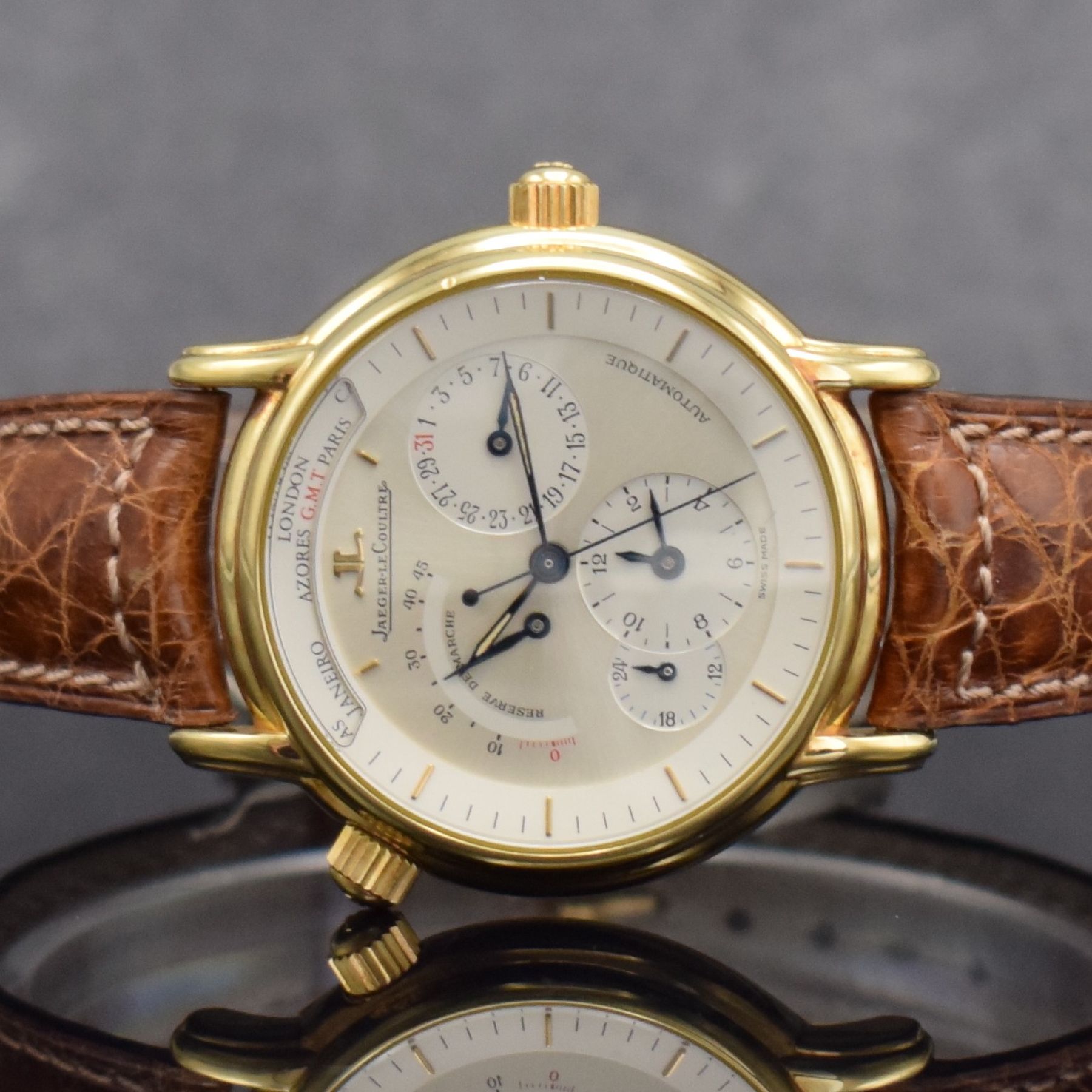 Detail a: Jaeger-LeCoultre Geographique in GG 750/000, Schweiz um 1990, Automatik, 4-fach verschr. Geh. Ref. 169.1.92, Krone f. Weltzeit b. 10, ...