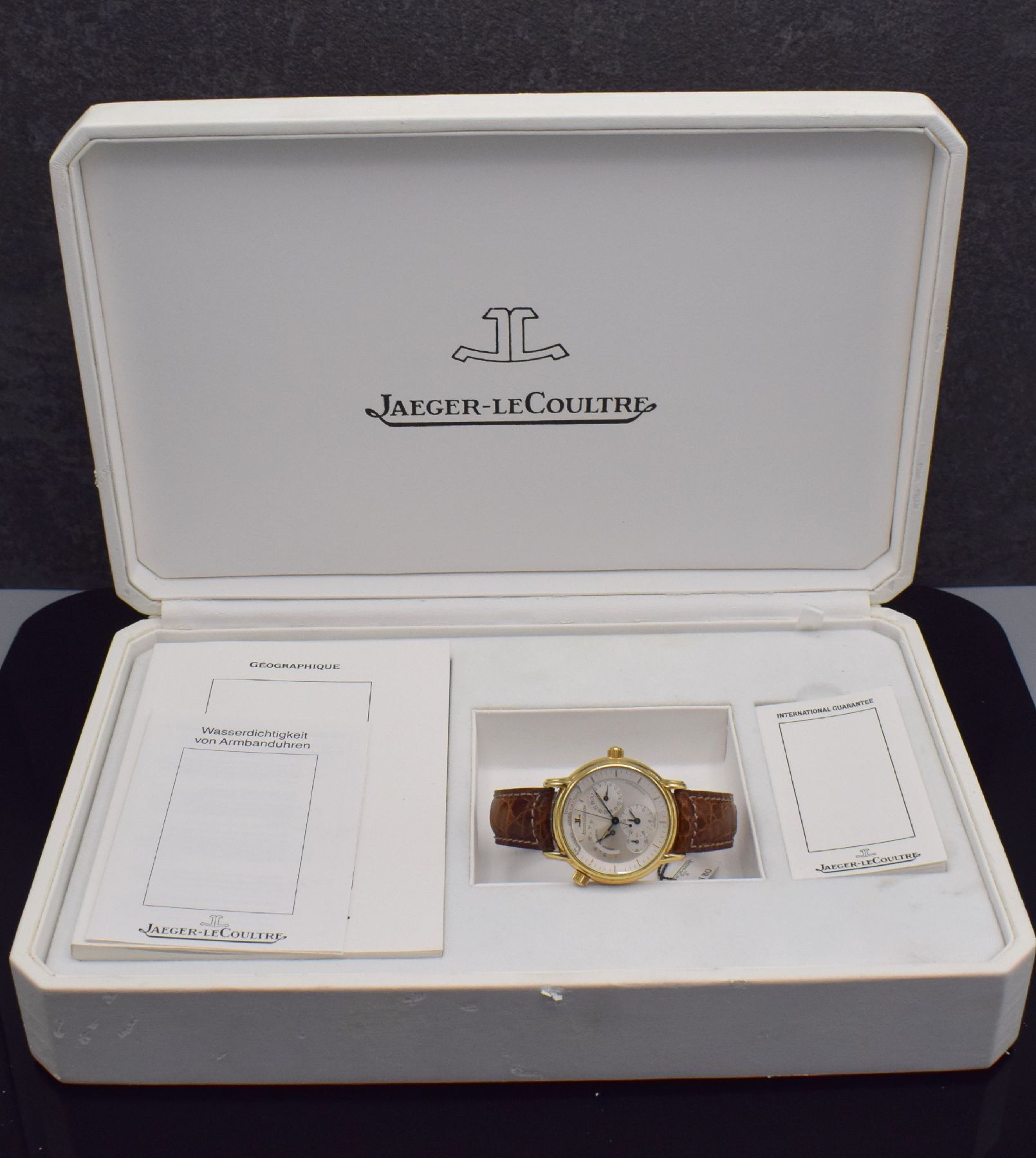 Detail h: Jaeger-LeCoultre Geographique in GG 750/000, Schweiz um 1990, Automatik, 4-fach verschr. Geh. Ref. 169.1.92, Krone f. Weltzeit b. 10, ...