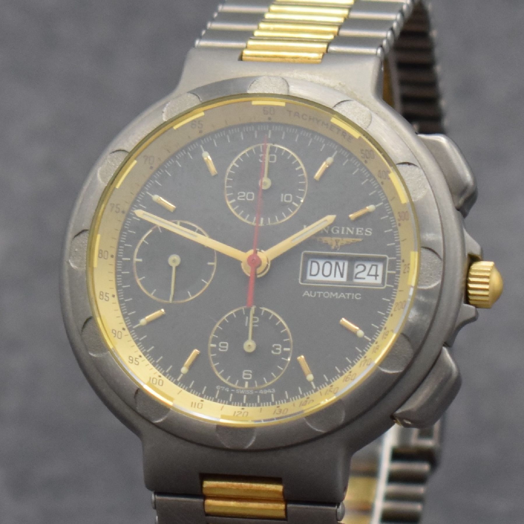 Detail c: LONGINES Conquest Herrenchronograph in Stahl/ vergoldet, Schweiz um 1980, Automatik, mattiertes Geh. m. integr. Band, Boden aufgedr., graues ...