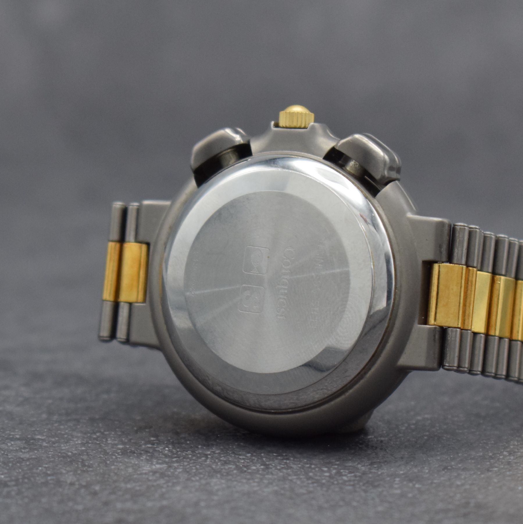 Detail e: LONGINES Conquest Herrenchronograph in Stahl/ vergoldet, Schweiz um 1980, Automatik, mattiertes Geh. m. integr. Band, Boden aufgedr., graues ...