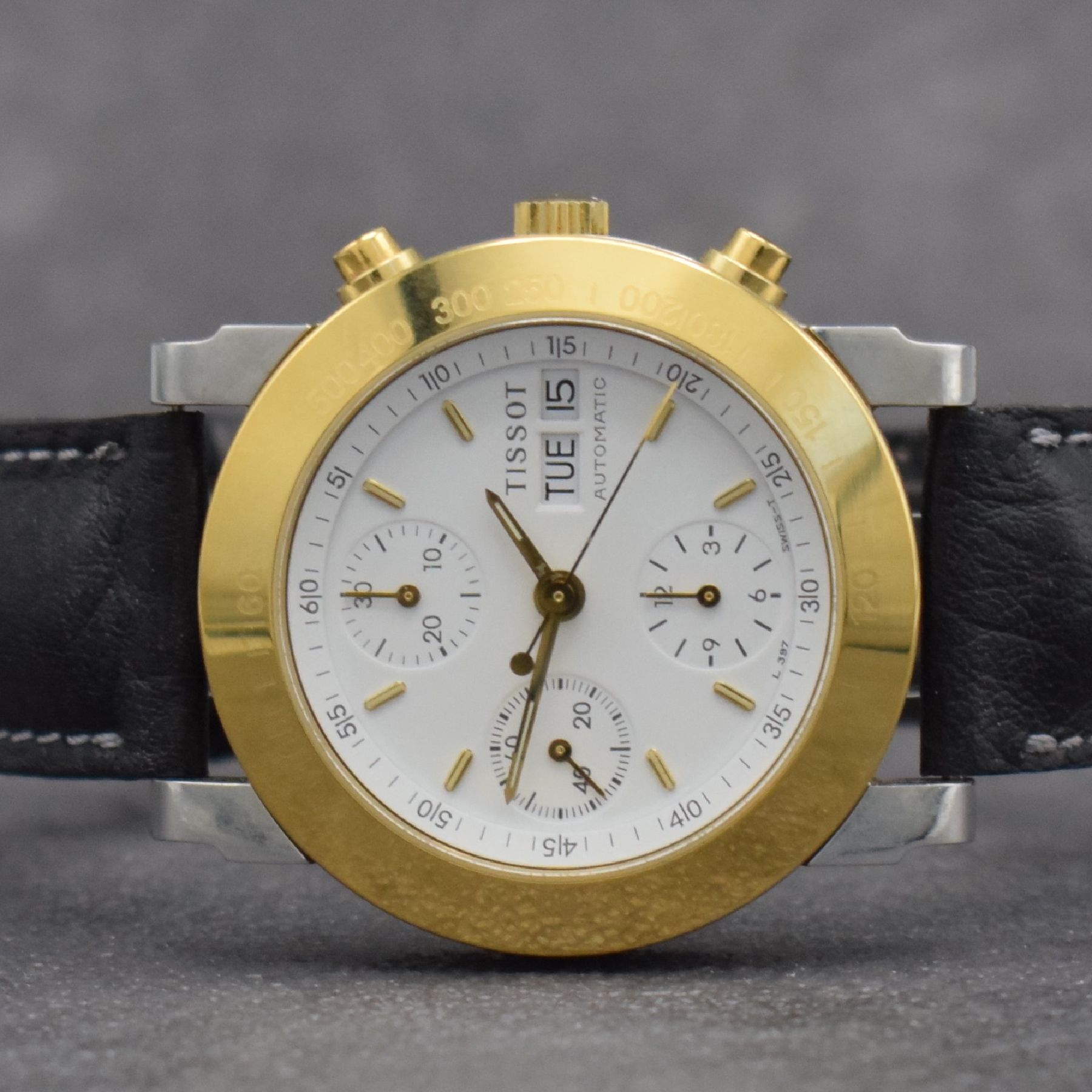 Detail a: TISSOT Herrenchronograph in Stahl/vergoldet, Schweiz um 2000, Automatik, gedr. Geh. m. verg. Tachymeter-Lünette, weißes Zifferbl., gold. Indizes & ...