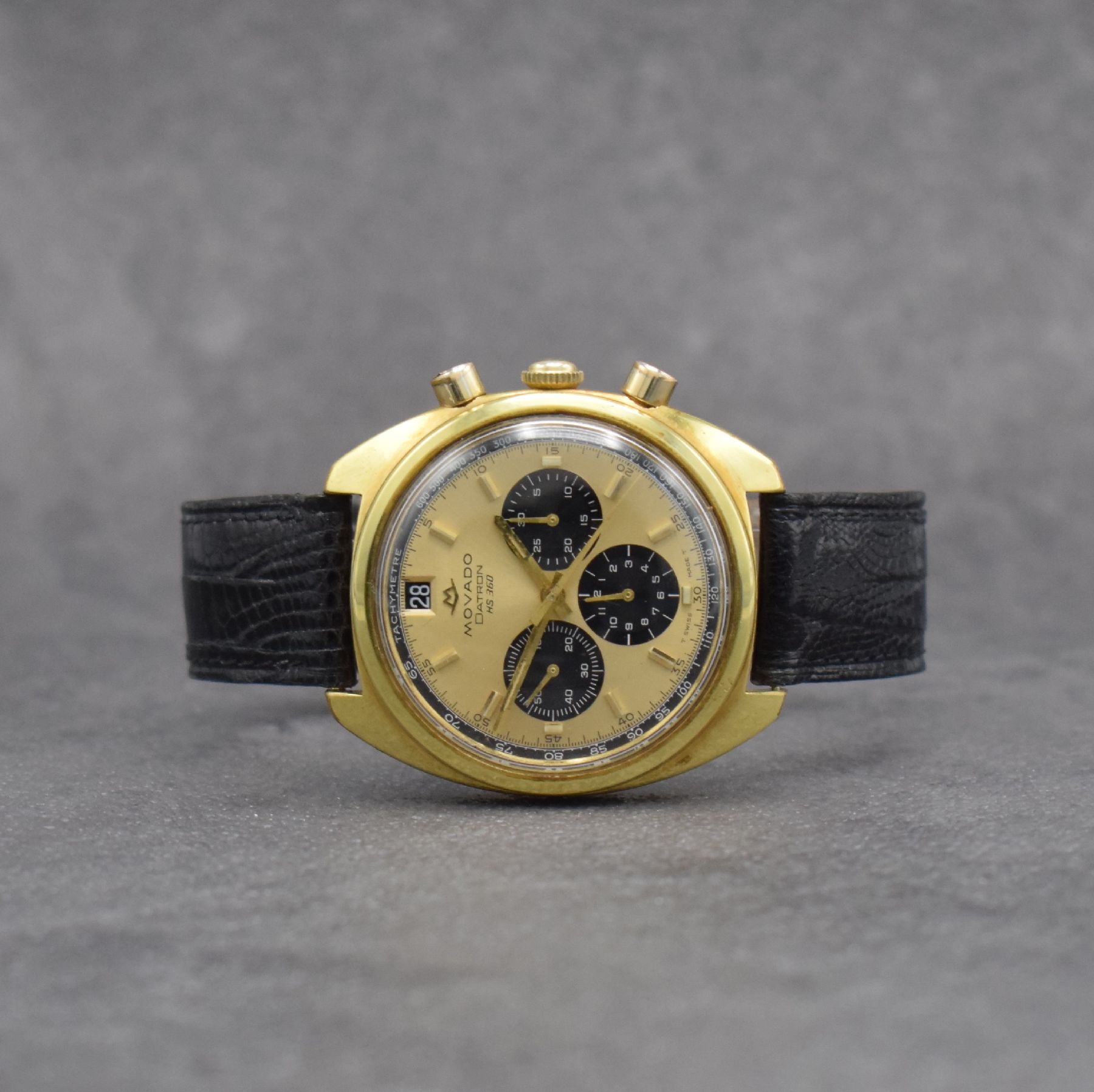 MOVADO DATRON HS 360 vergoldeter Schaltradchronograph, Schweiz um 1970, 2- teil. Geh., verschr. Stahlboden, gold. Zifferbl. m. schwarzen ...