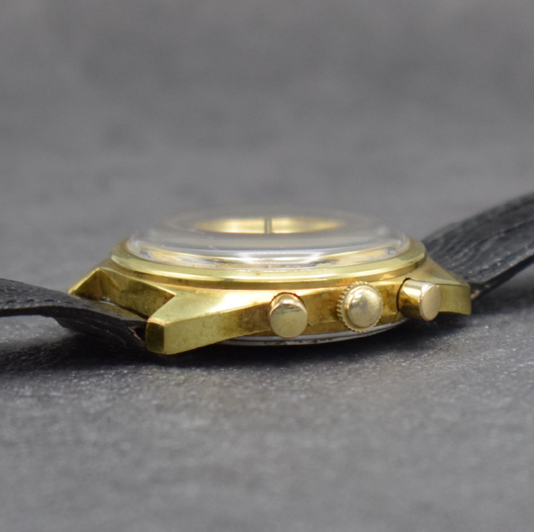 Detail d: MOVADO DATRON HS 360 vergoldeter Schaltradchronograph, Schweiz um 1970, 2- teil. Geh., verschr. Stahlboden, gold. Zifferbl. m. schwarzen ...