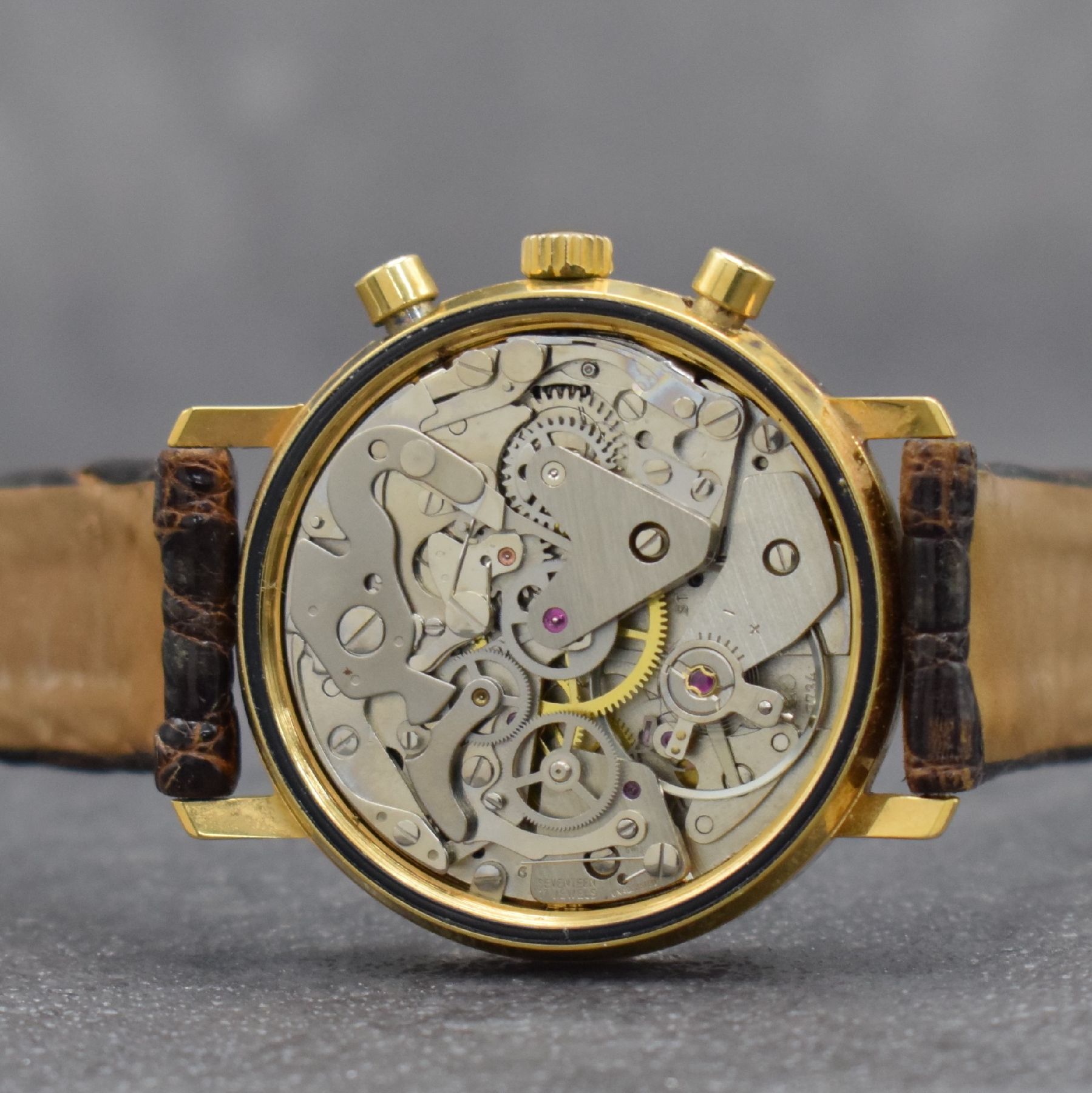 Detail g: AERO WATCH vergoldeter Herrenchronograph mit Mondphase, Schweiz um 1980, Handaufzug, 2- tlg. Geh. m. verschr. Stahlboden, weißes Zifferbl., gold. ...