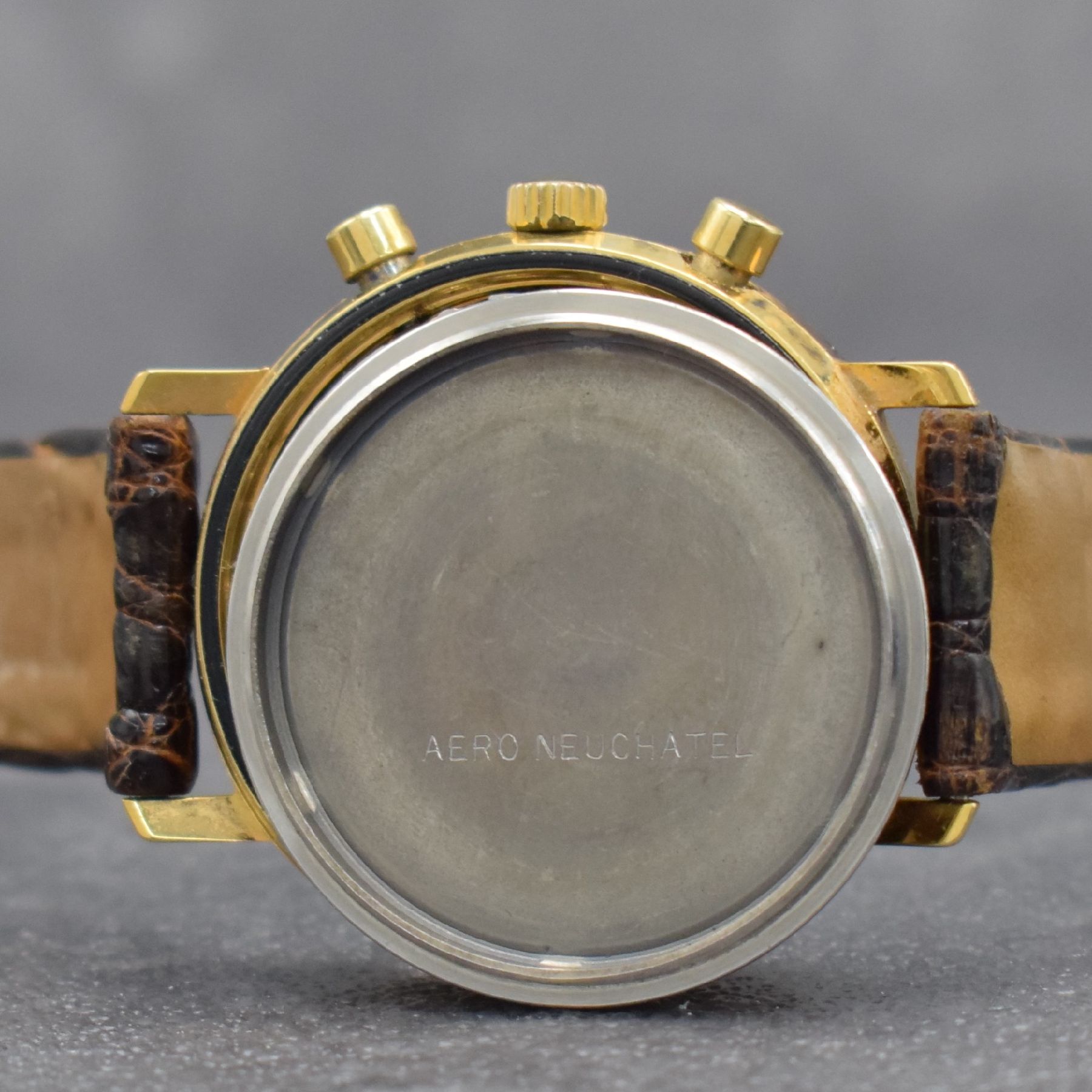 Detail h: AERO WATCH vergoldeter Herrenchronograph mit Mondphase, Schweiz um 1980, Handaufzug, 2- tlg. Geh. m. verschr. Stahlboden, weißes Zifferbl., gold. ...