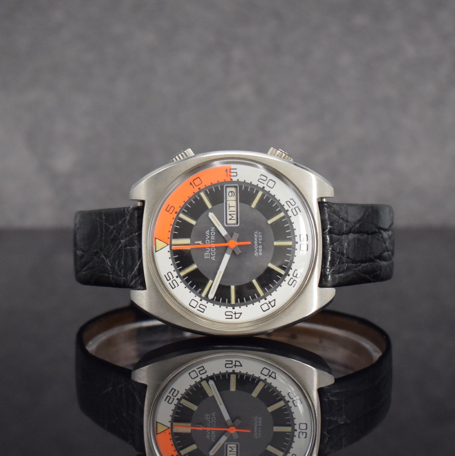 BULOVA Accutron Snorkel Herren Taucheruhr in Stahl, Schweiz um 1970, Stimmgabelschwinger, verschr. Geh., Krone f. Zeigerstellung b. 4 und f. ...