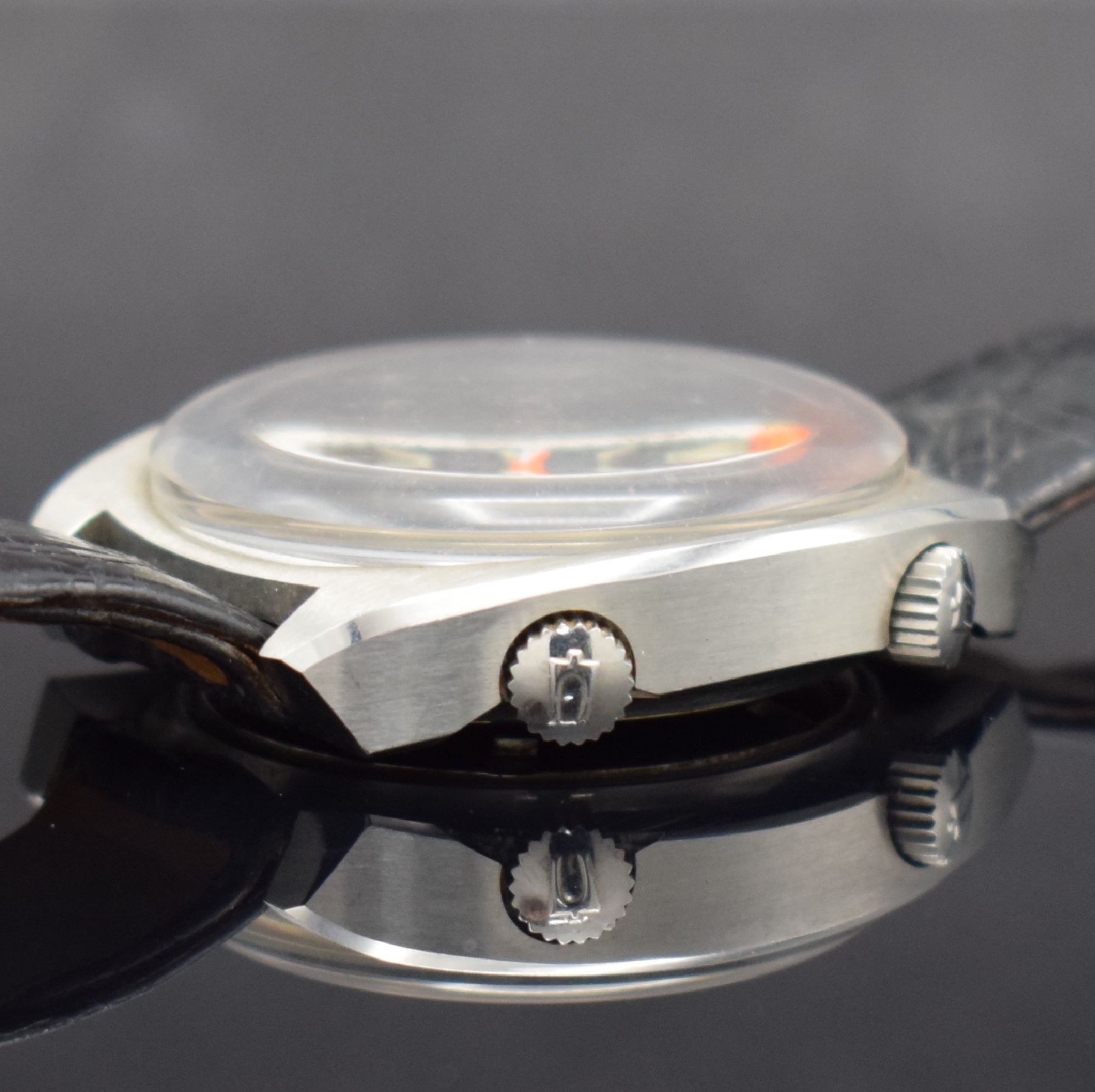Detail d: BULOVA Accutron Snorkel Herren Taucheruhr in Stahl, Schweiz um 1970, Stimmgabelschwinger, verschr. Geh., Krone f. Zeigerstellung b. 4 und f. ...