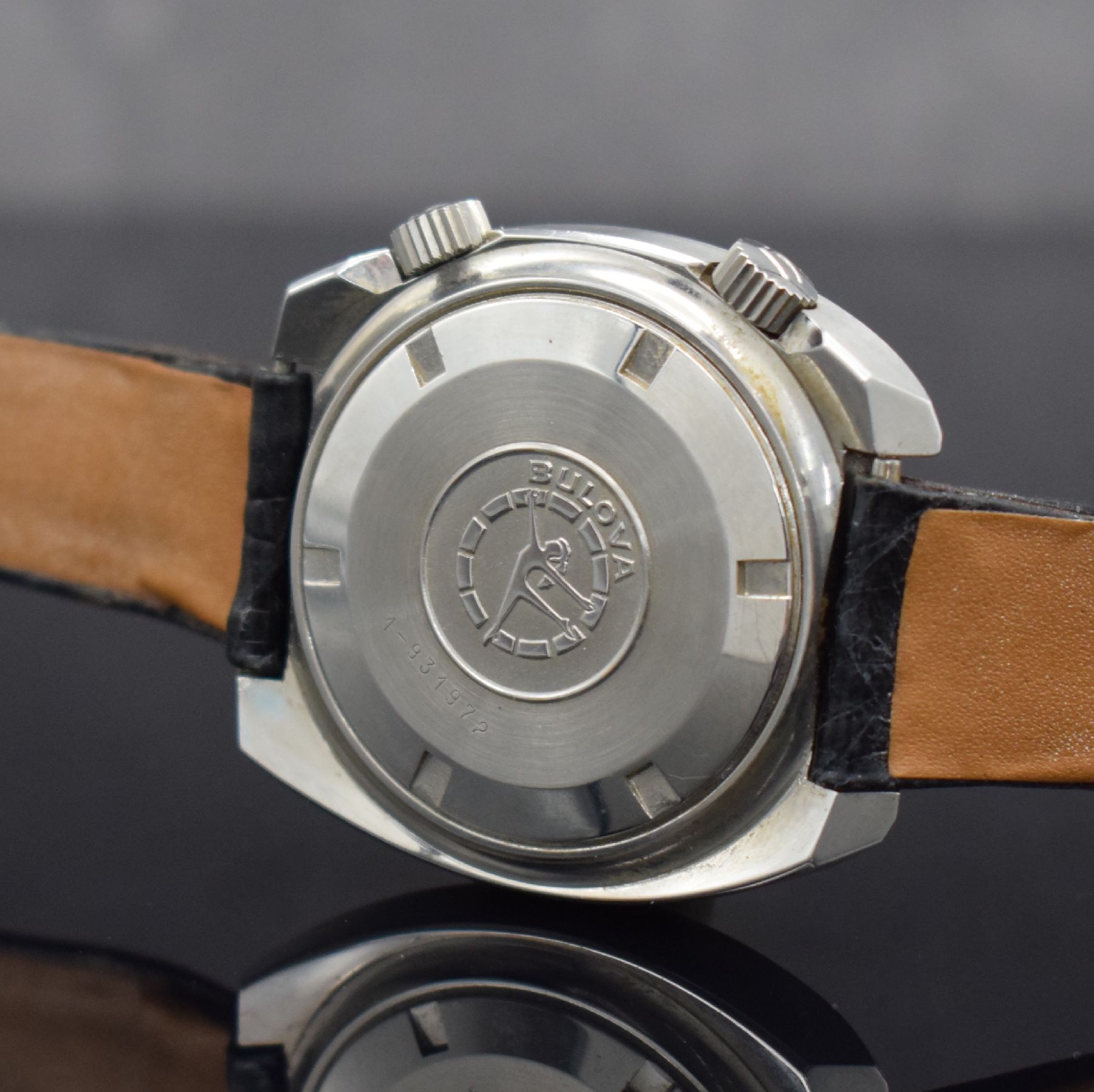 Detail e: BULOVA Accutron Snorkel Herren Taucheruhr in Stahl, Schweiz um 1970, Stimmgabelschwinger, verschr. Geh., Krone f. Zeigerstellung b. 4 und f. ...