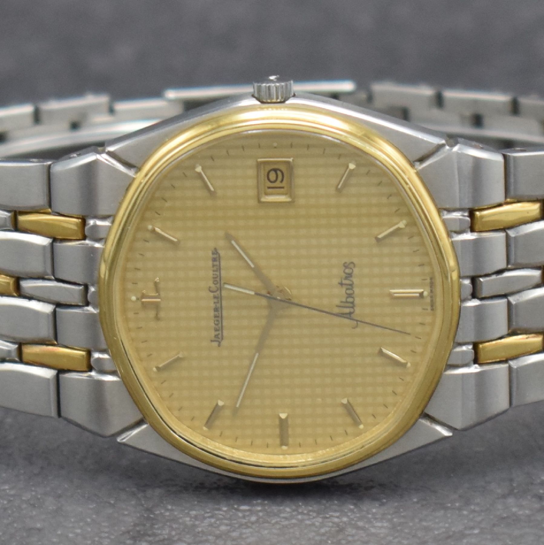 Detail a: Jaeger-LeCoultre Albatros Herrenarmbanduhr in Stahl/Gold, Automatik, 4-fach verschr. Geh., Ref. 145200.5, integr. Stahl/Gold Gliederband, gold. ...