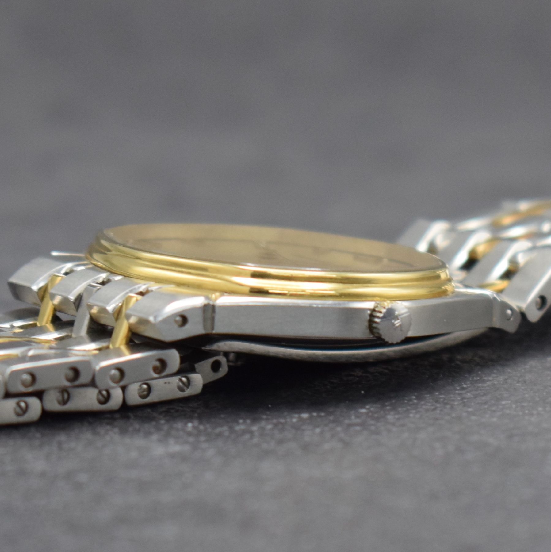Detail e: Jaeger-LeCoultre Albatros Herrenarmbanduhr in Stahl/Gold, Automatik, 4-fach verschr. Geh., Ref. 145200.5, integr. Stahl/Gold Gliederband, gold. ...