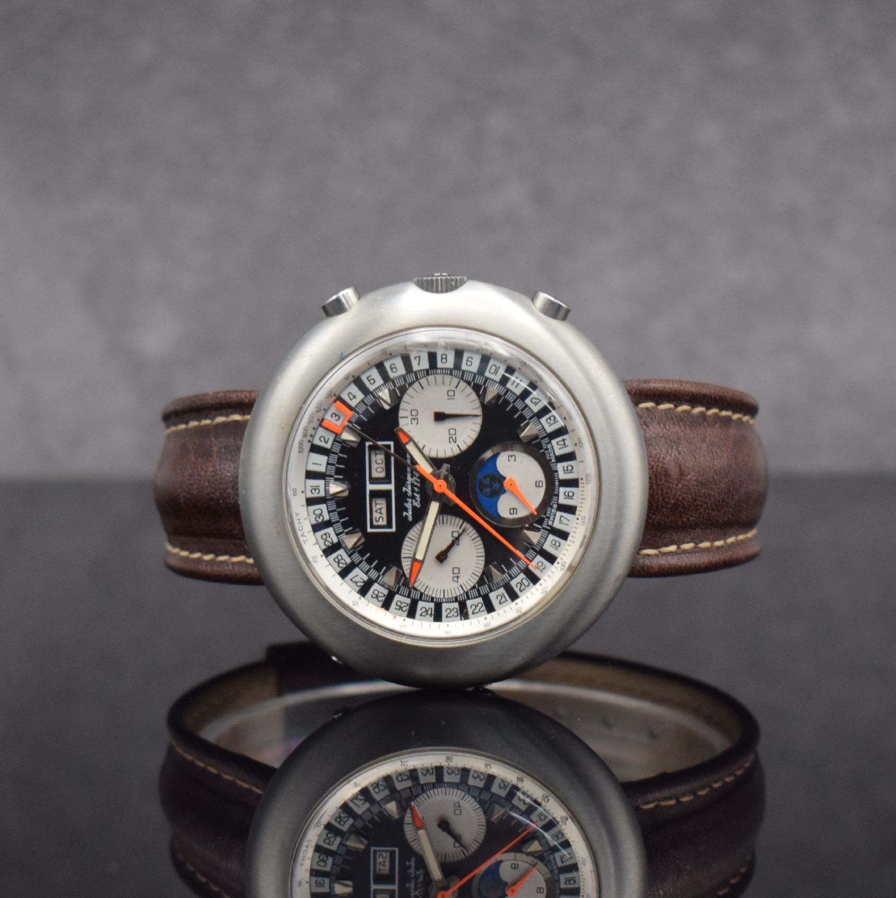 JULES JÜRGENSEN seltener Valjoux 88 Armbandchronograph mit Vollkalender & Mondphase in Stahl, Schweiz um 1970, Handaufzug, ausgef. großes Geh. m. ...