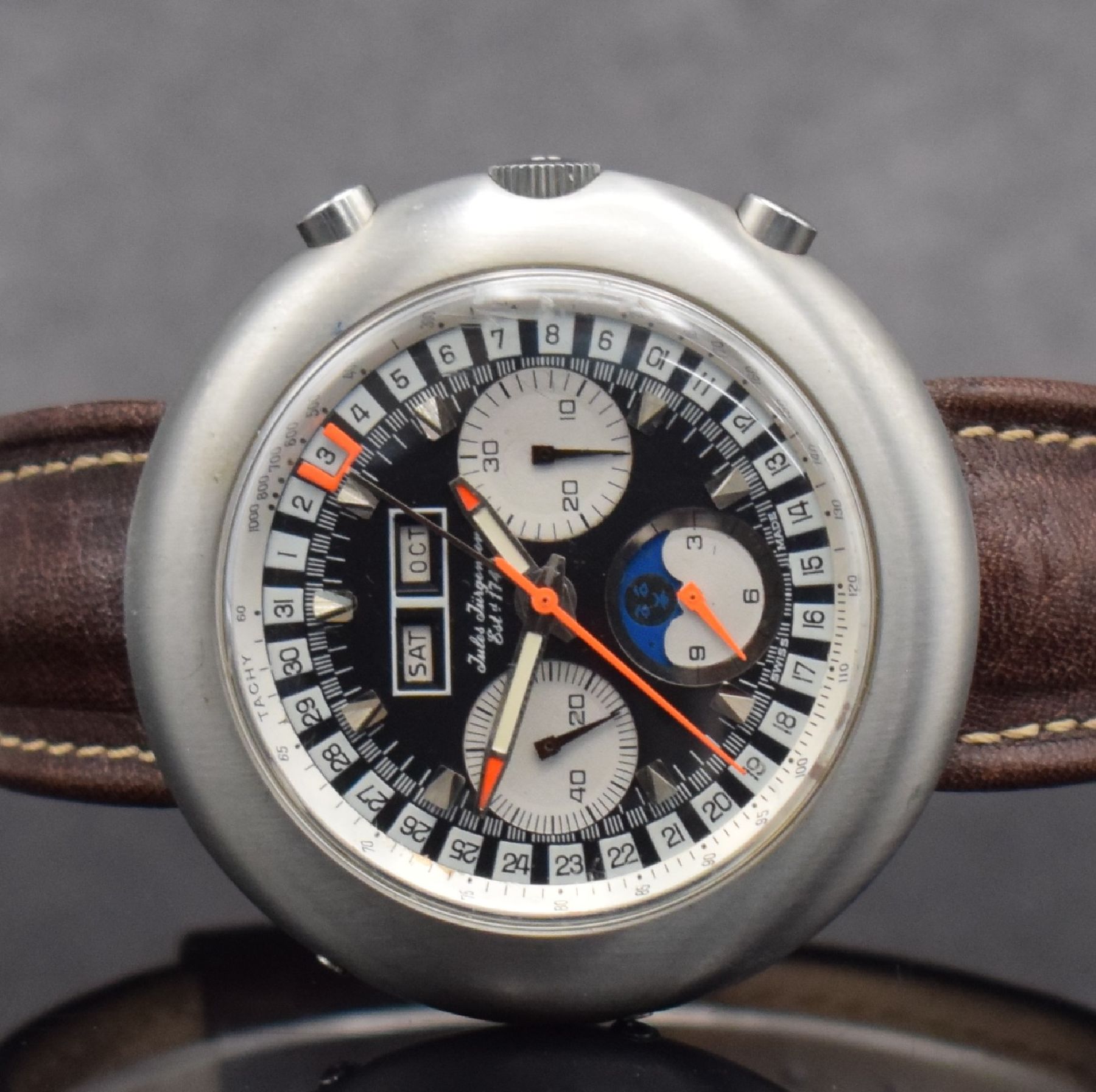Detail a: JULES JÜRGENSEN seltener Valjoux 88 Armbandchronograph mit Vollkalender & Mondphase in Stahl, Schweiz um 1970, Handaufzug, ausgef. großes Geh. m. ...