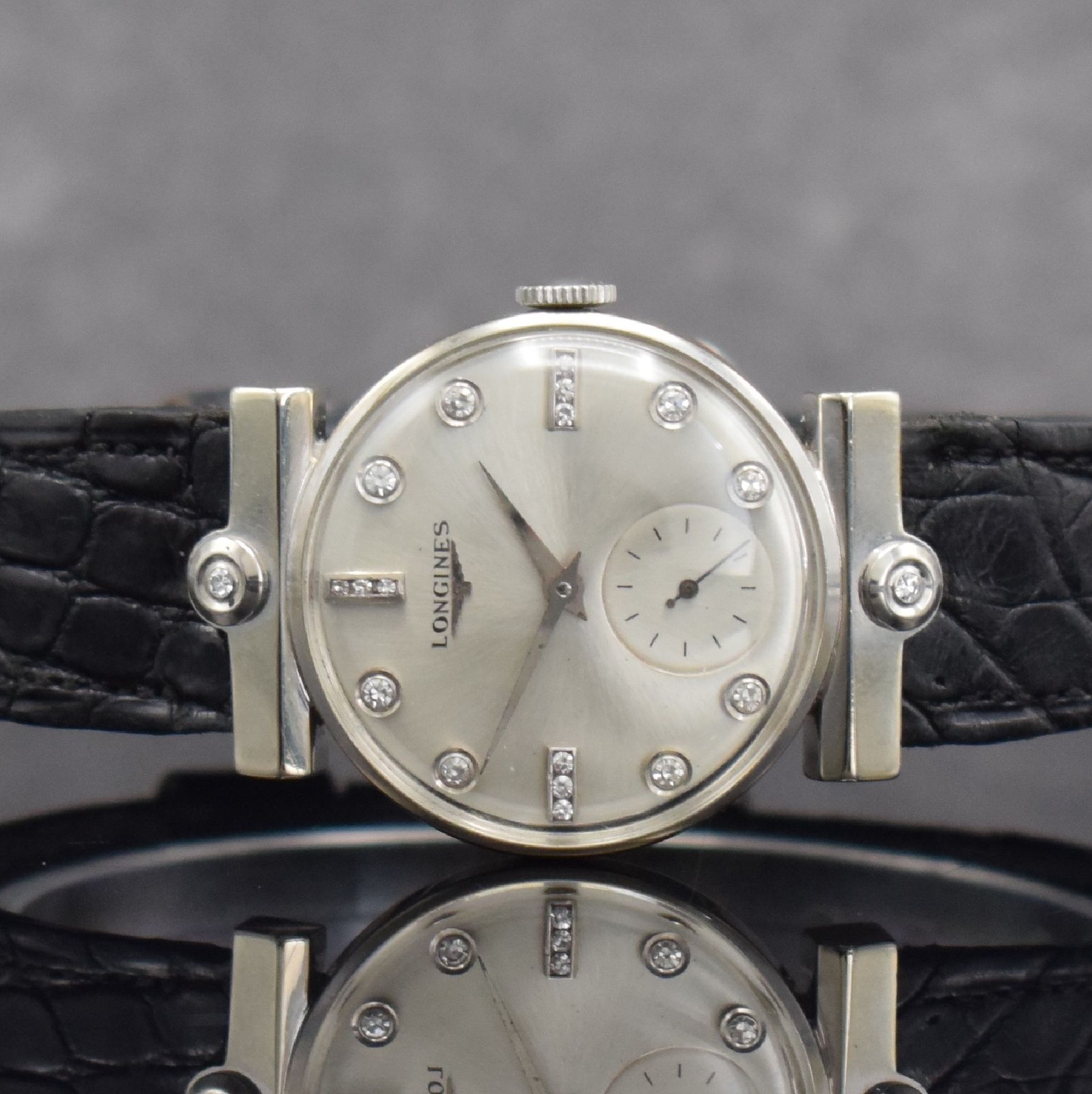 Detail a: LONGINES Diamantbesetzte Armbanduhr in WG 585/000, Schweiz/USA um 1955, Handaufzug, 2-tlg. Geh. m. ausgefallenen Bandanstößen, Boden aufgedr., ...