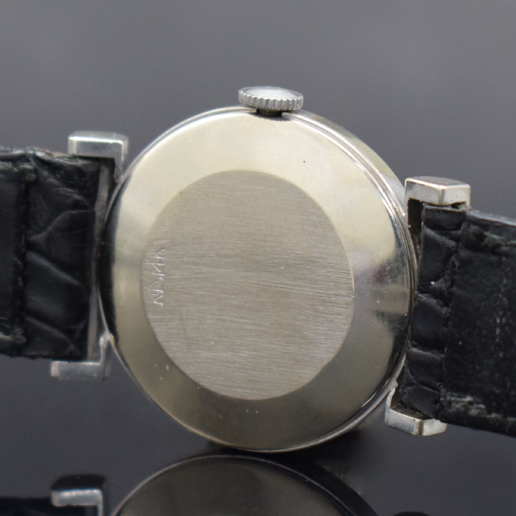 Detail d: LONGINES Diamantbesetzte Armbanduhr in WG 585/000, Schweiz/USA um 1955, Handaufzug, 2-tlg. Geh. m. ausgefallenen Bandanstößen, Boden aufgedr., ...