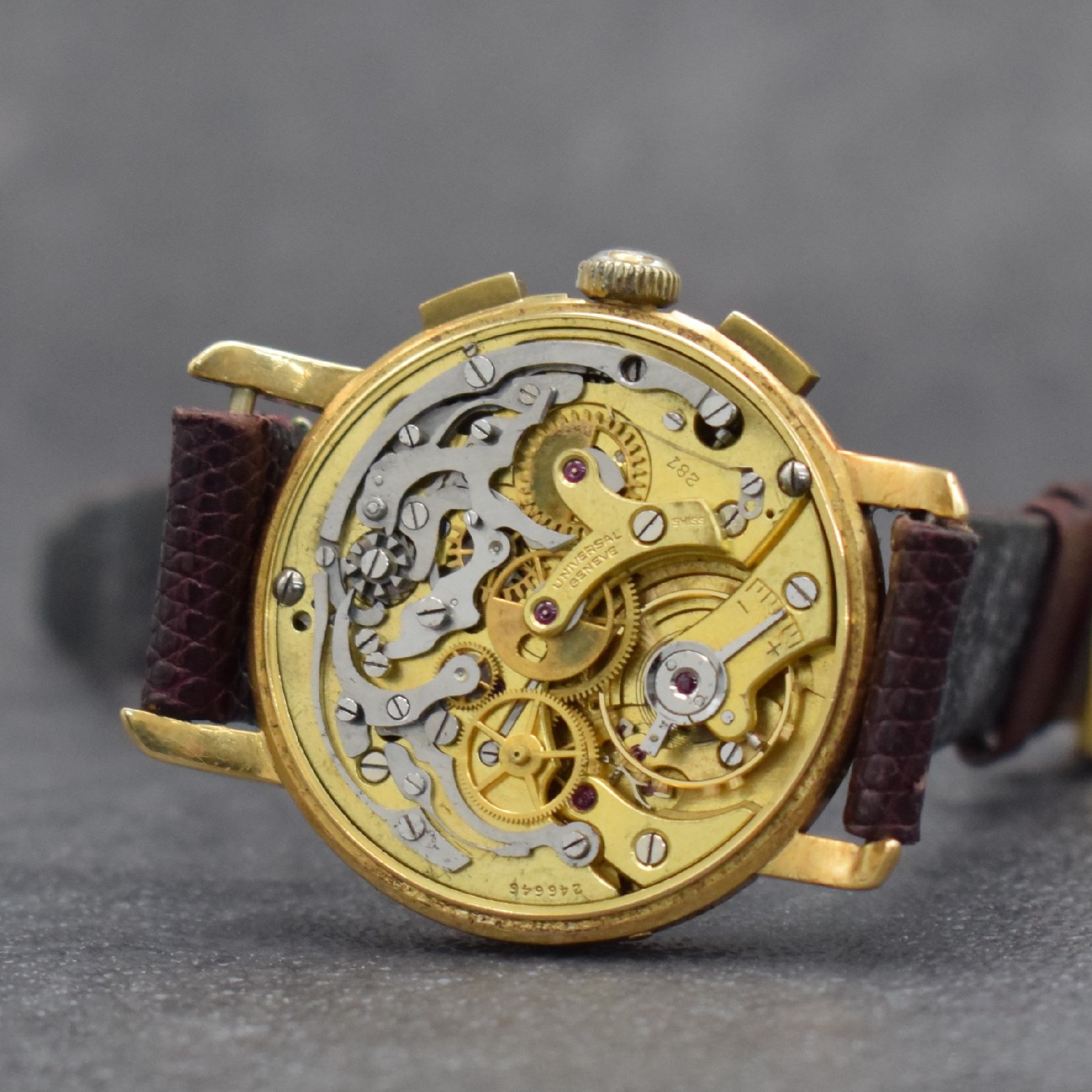 Detail g: UNIVERSAL GENEVE Tri-Compax Schaltradchronograph mit Vollkalender in GG 750/000, Schweiz um 1945, Handaufzug, 3-tlg. Geh., Boden & Glasrand aufgedr., ...