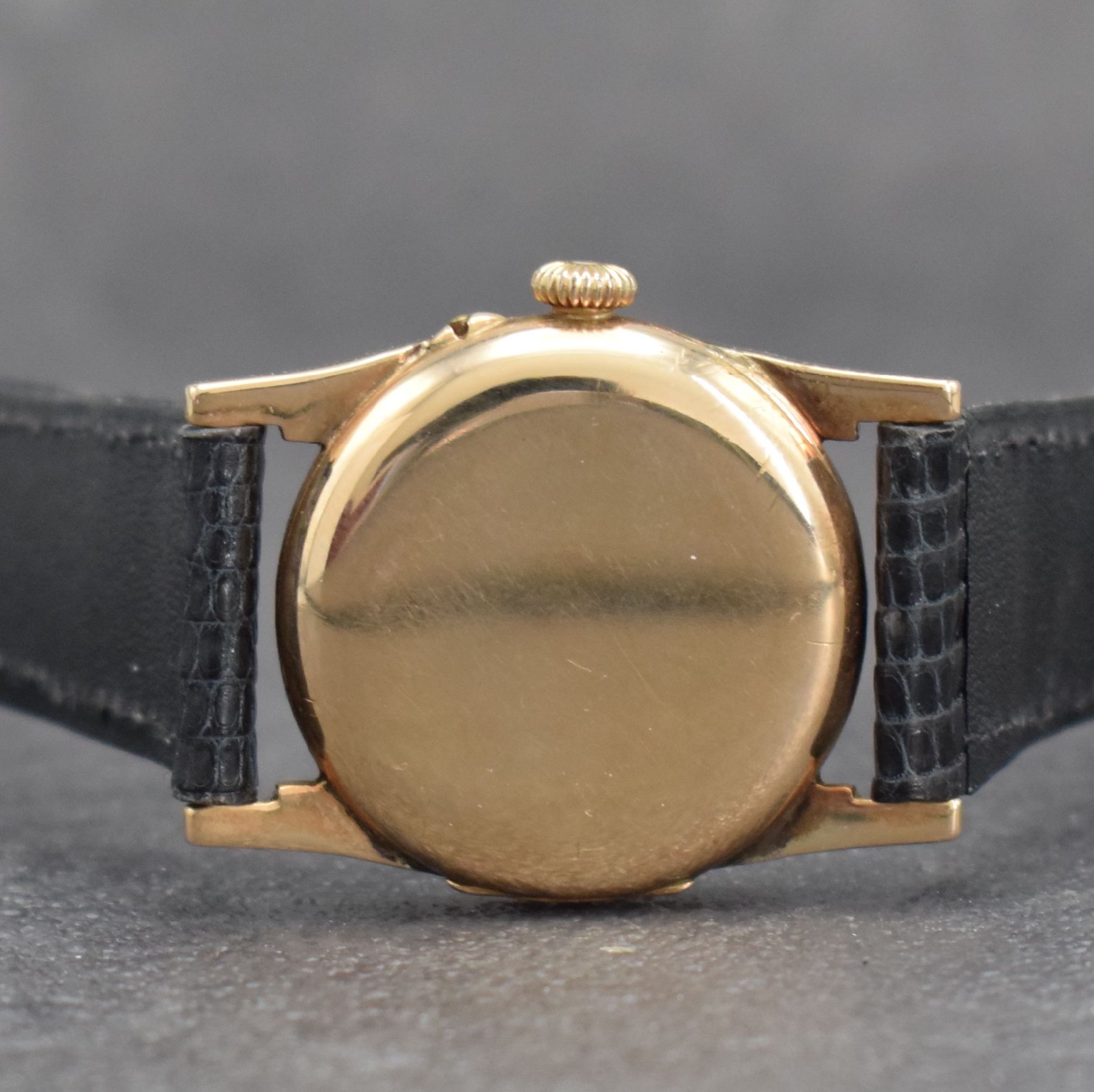 Detail f: IWC seltene frühe Armbanduhr in RoseG 585/000, Schweiz um 1915, Handaufzug, glattes Scharniergeh., Bandanst. später, Zeigerstellung über Drücker ...