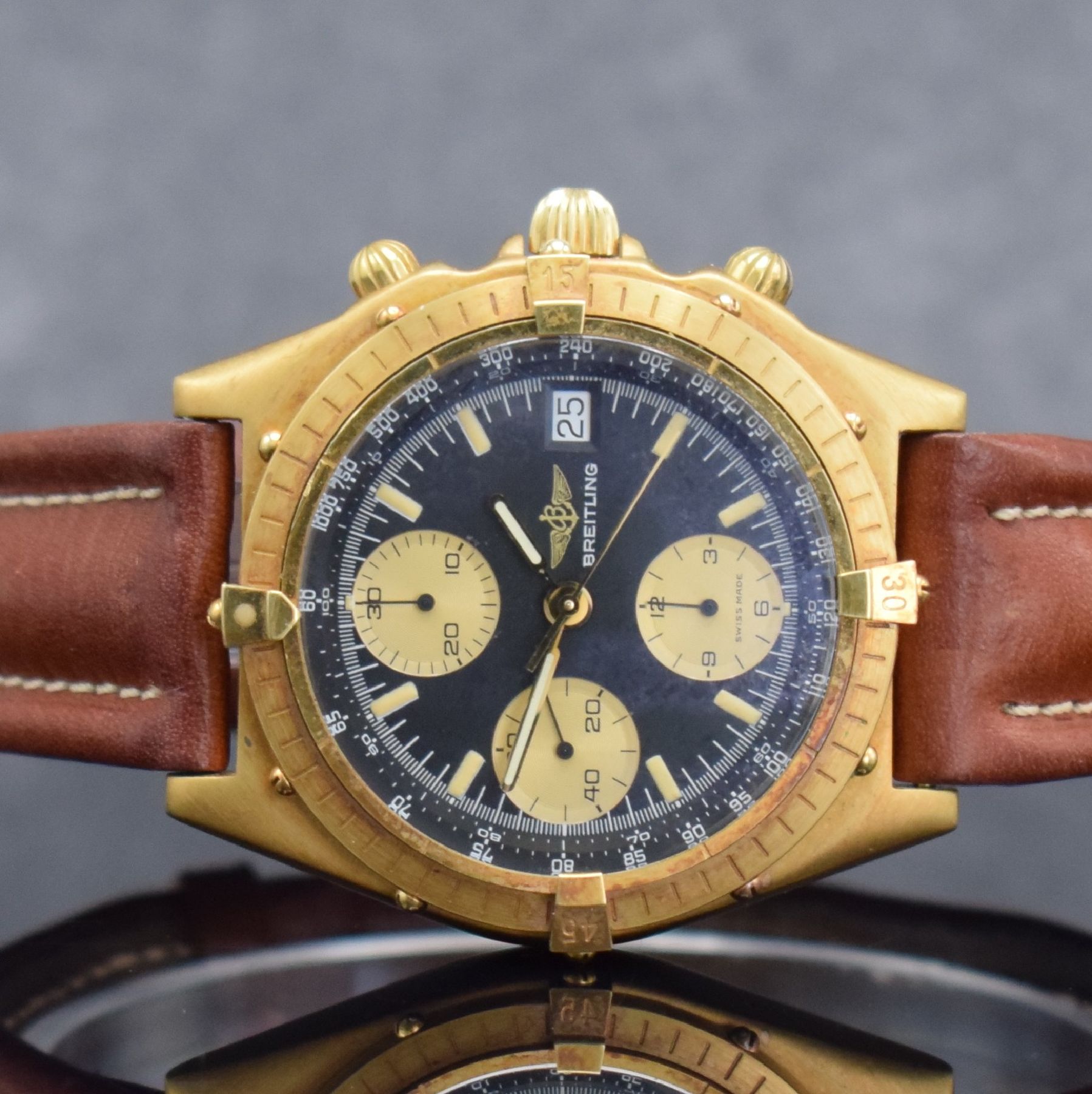 Detail a: BREITLING Chronomat Herrenchronograph in GG 750/000 Referenz 81950, Schweiz um 1990, Automatik, schweres satin. Geh., Boden & Krone verschr., ...